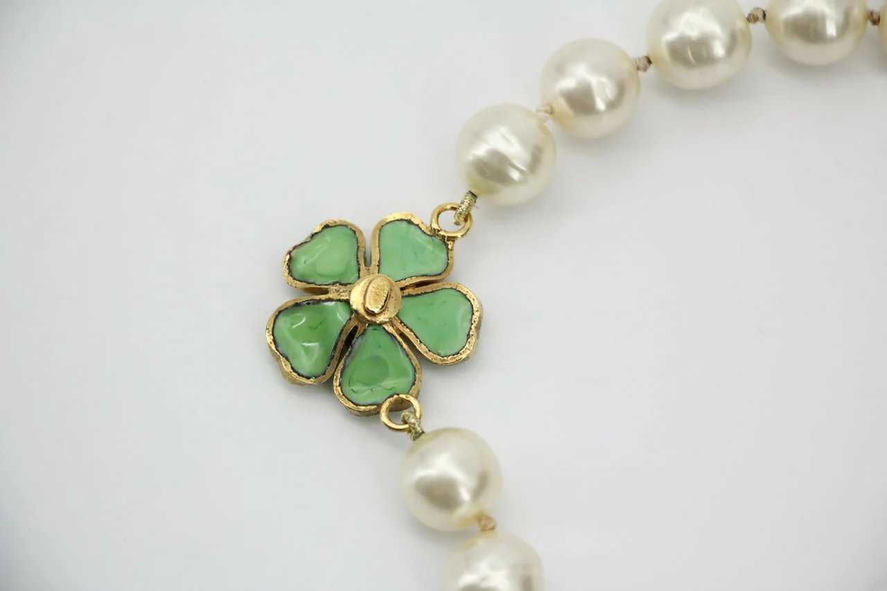 Chanel Vintage 97P Green Gripoix Camellias Pearls Necklace - Image 7