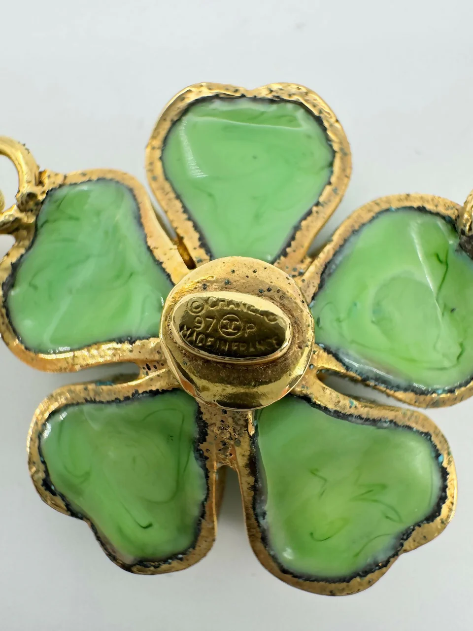 Chanel Vintage 97P Green Gripoix Camellias Pearls Necklace - Image 8