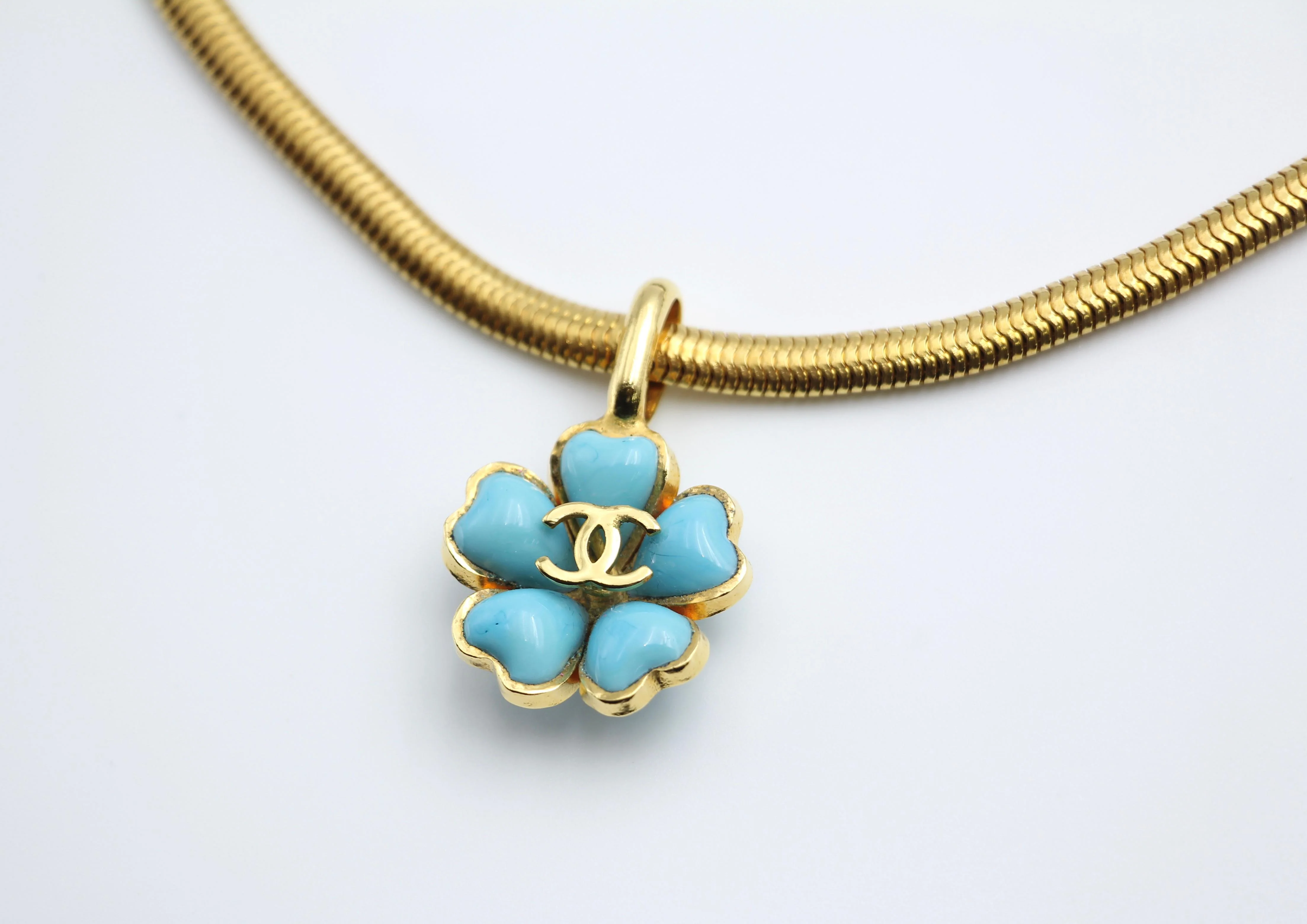 Chanel Vintage 97P Gripoix Blue Camellias Pendant Necklace