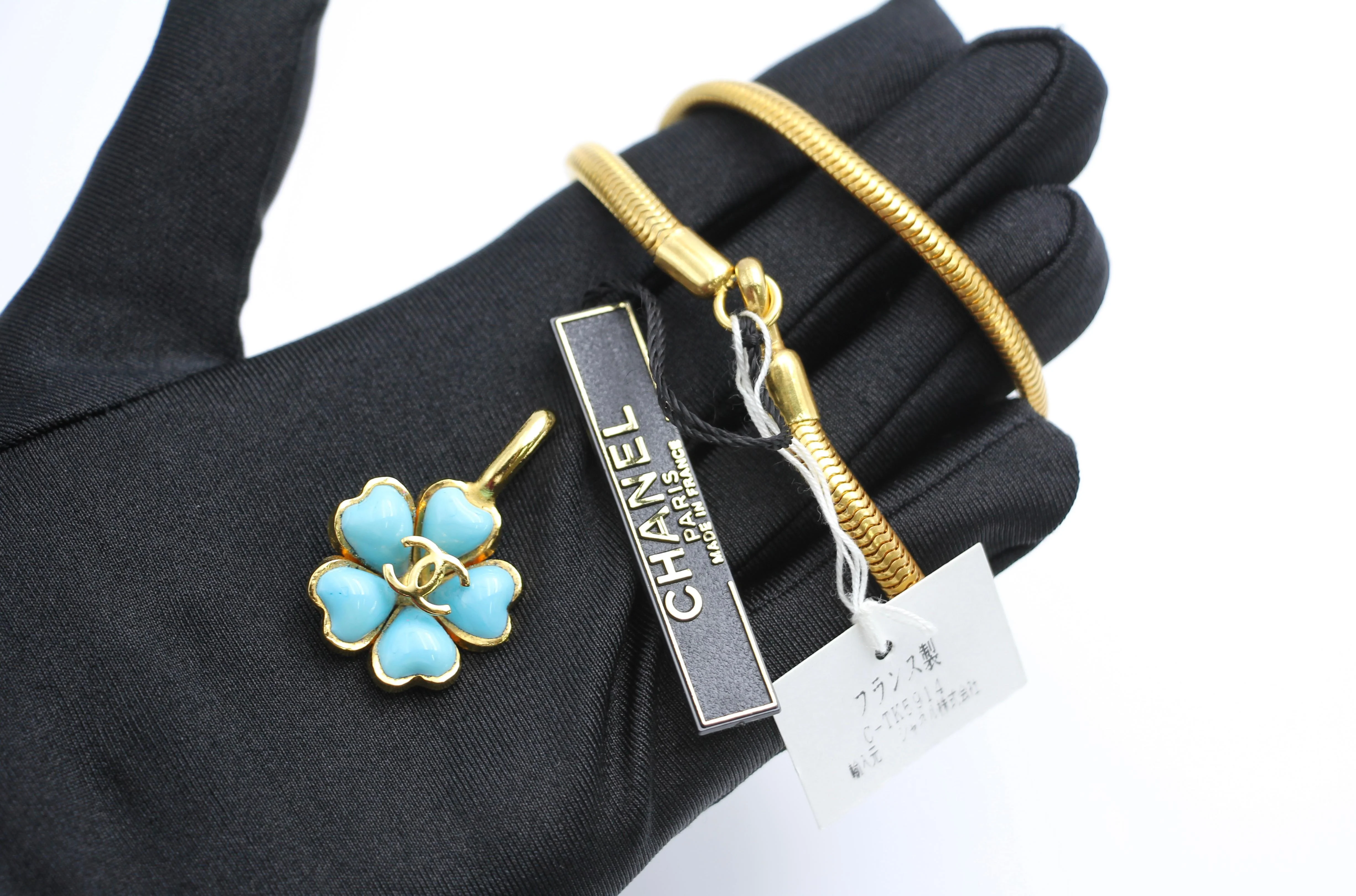 Chanel Vintage 97P Gripoix Blue Camellias Pendant Necklace - Image 10