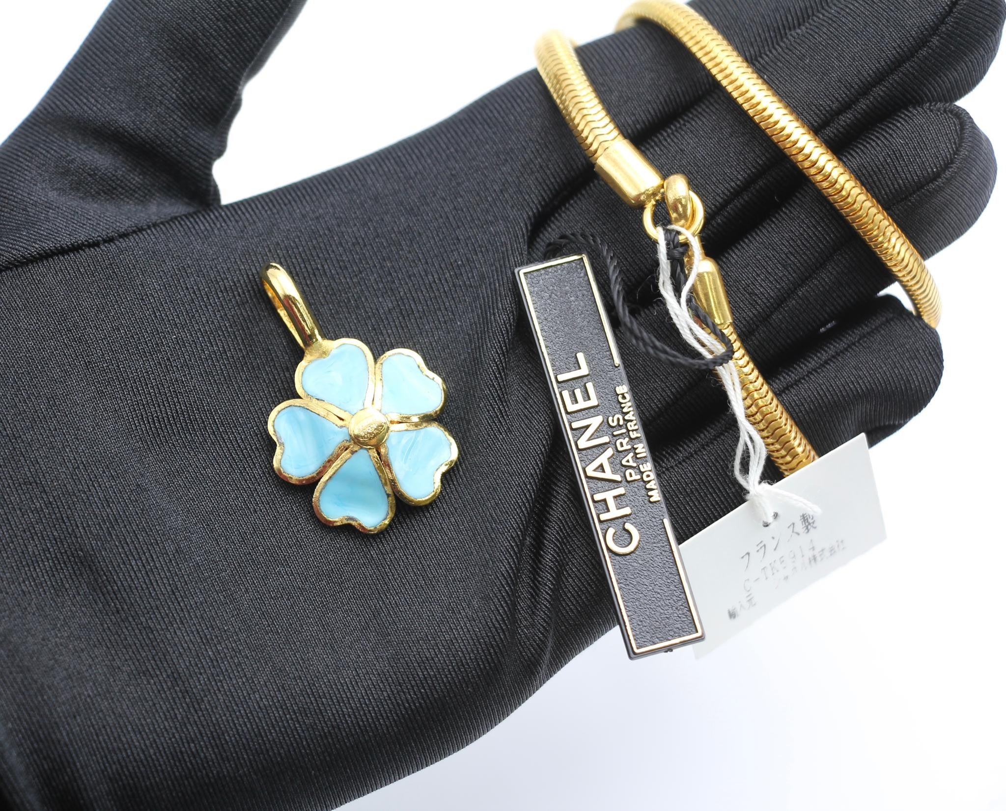 Chanel Vintage 97P Gripoix Blue Camellias Pendant Necklace - Image 11