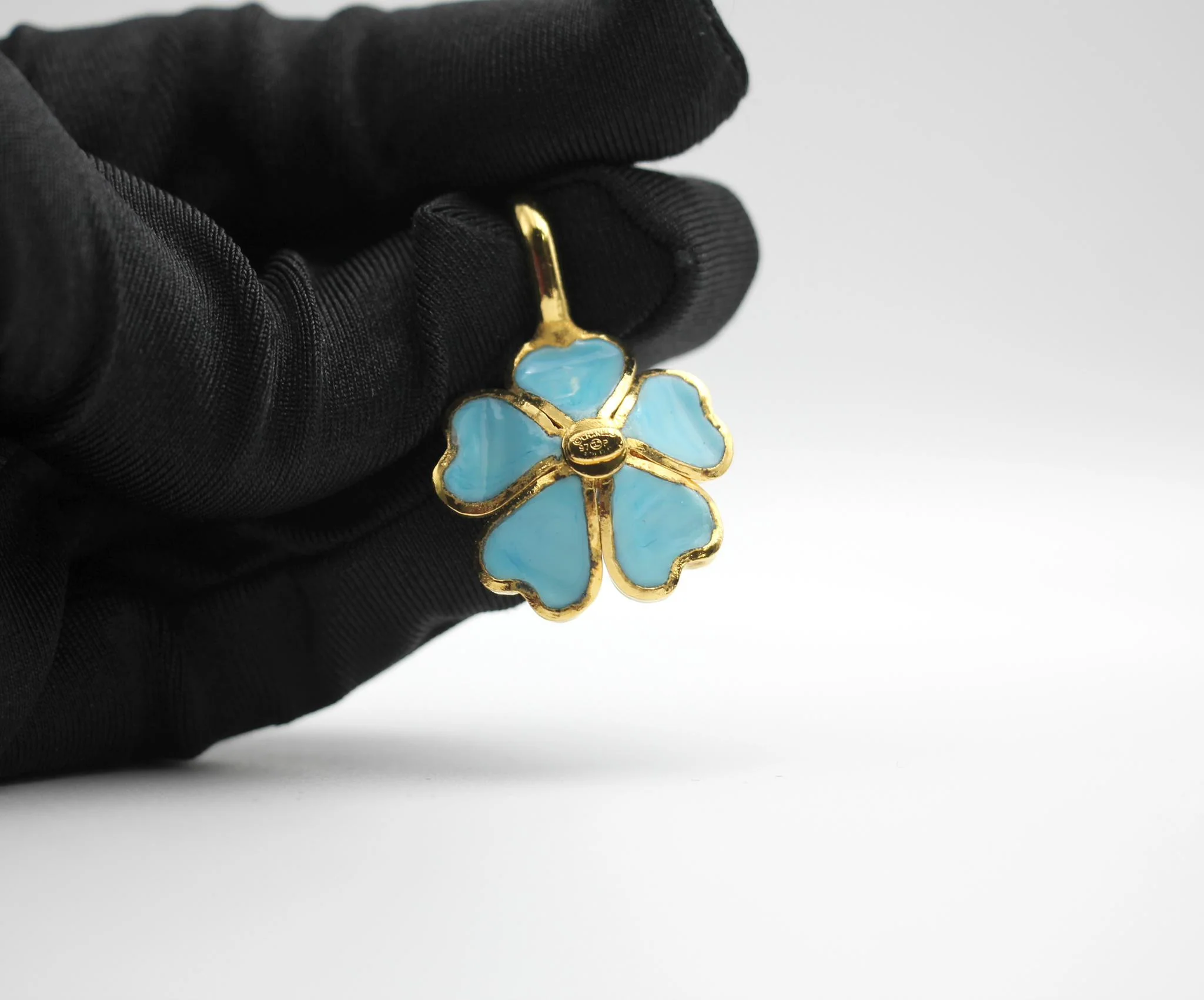 Chanel Vintage 97P Gripoix Blue Camellias Pendant Necklace - Image 12