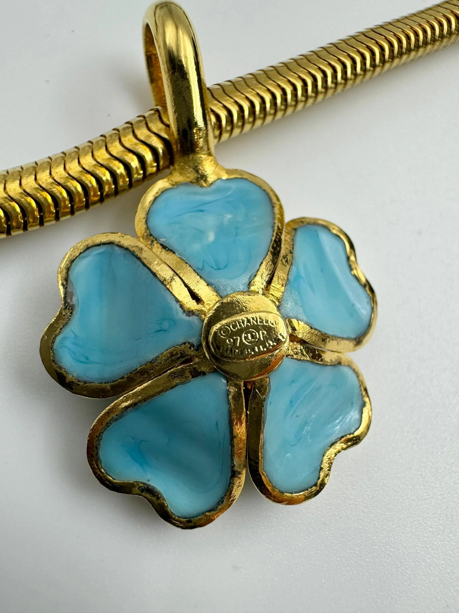 Chanel Vintage 97P Gripoix Blue Camellias Pendant Necklace - Image 13