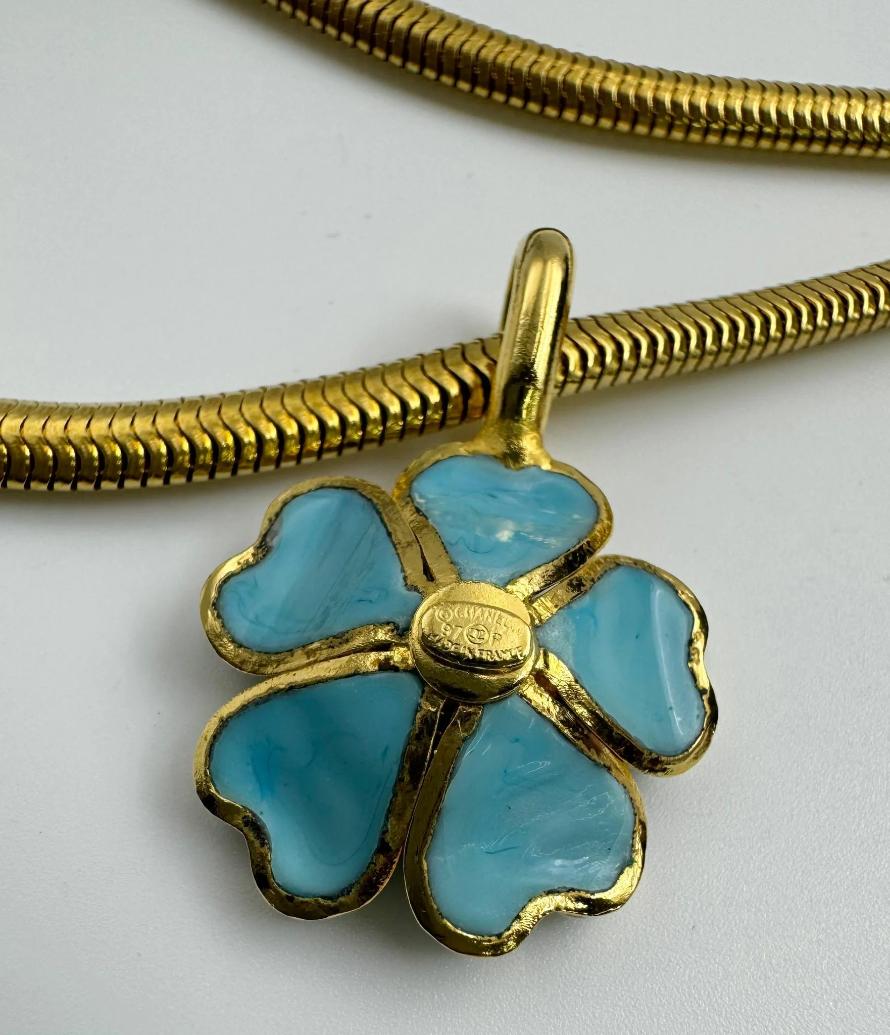 Chanel Vintage 97P Gripoix Blue Camellias Pendant Necklace - Image 14