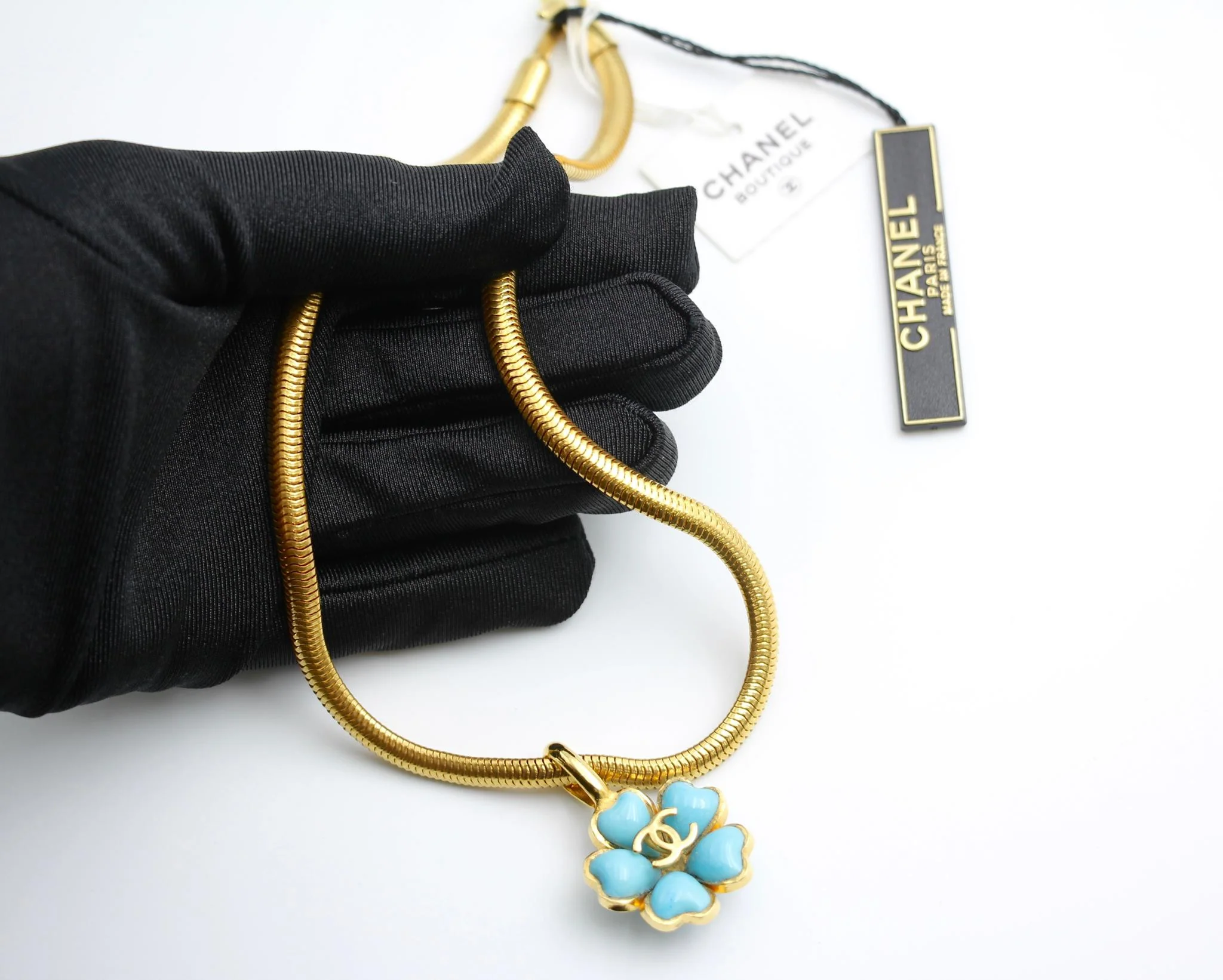 Chanel Vintage 97P Gripoix Blue Camellias Pendant Necklace - Image 2