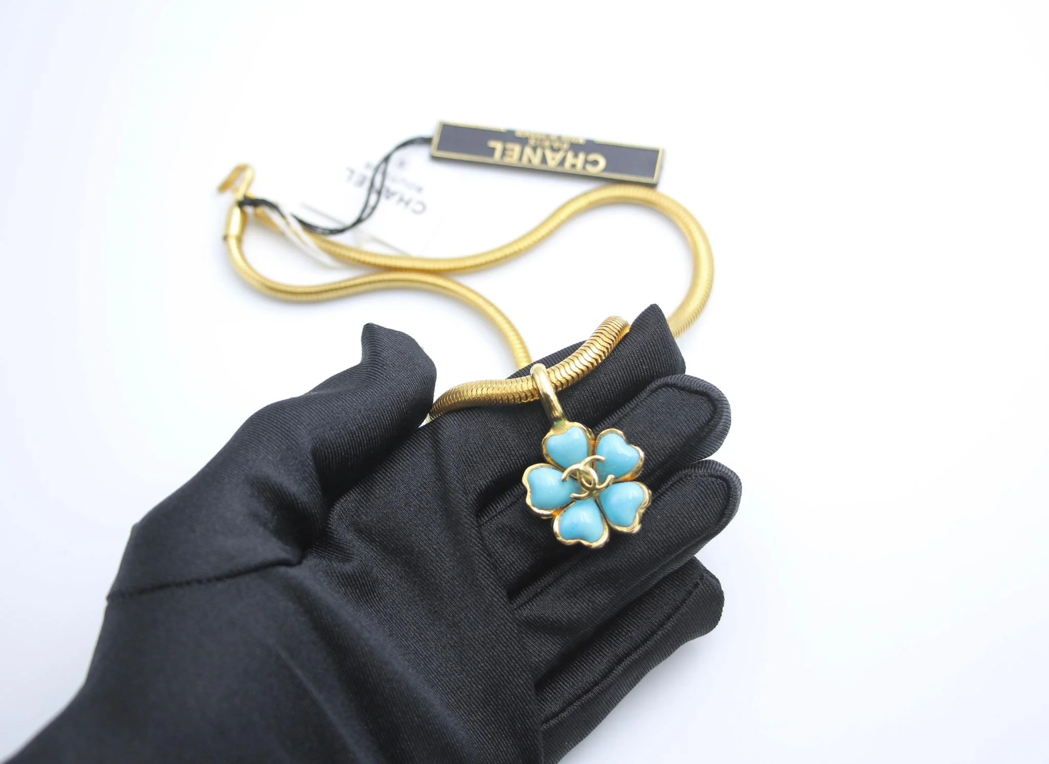 Chanel Vintage 97P Gripoix Blue Camellias Pendant Necklace - Image 3