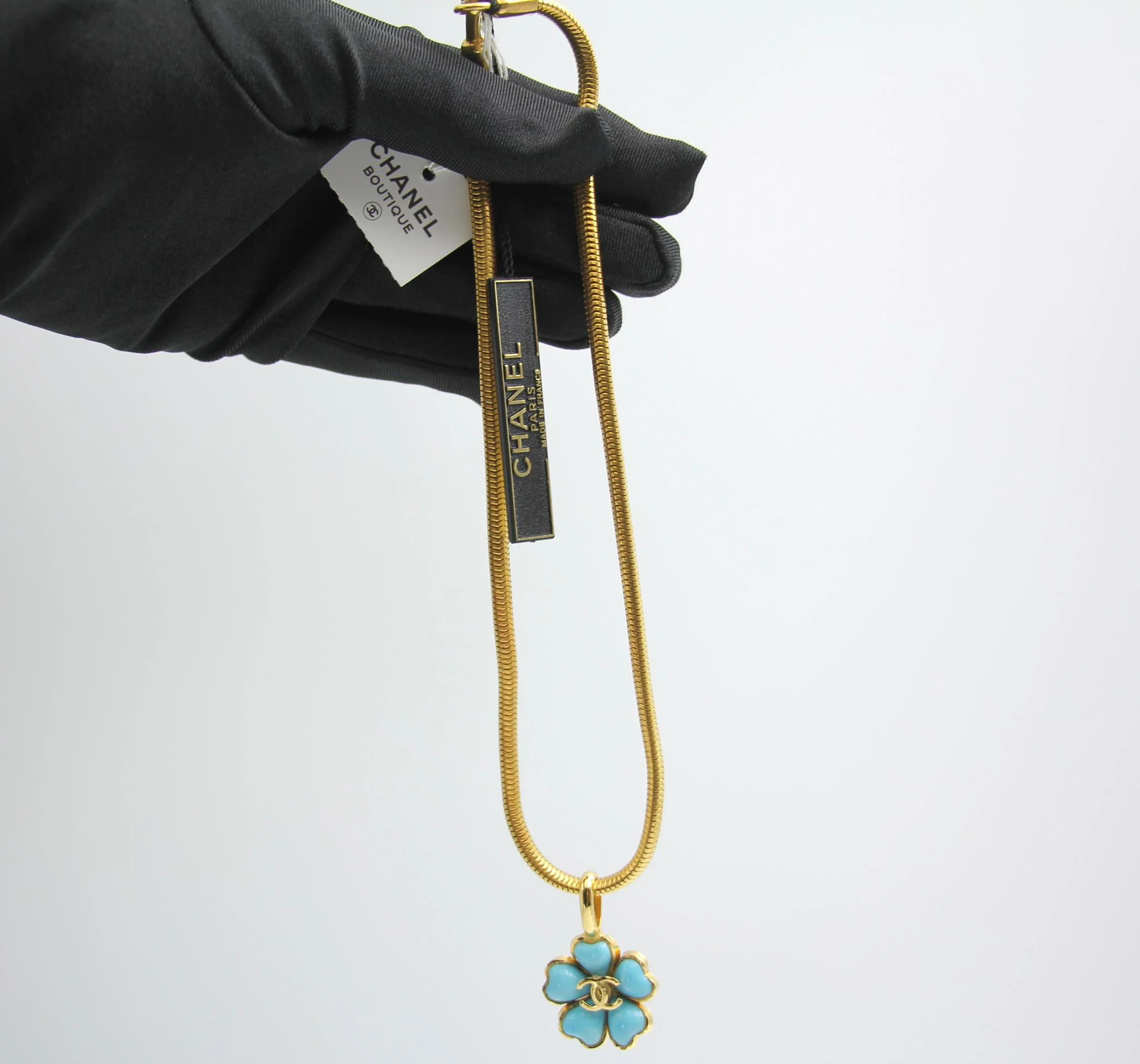 Chanel Vintage 97P Gripoix Blue Camellias Pendant Necklace - Image 4
