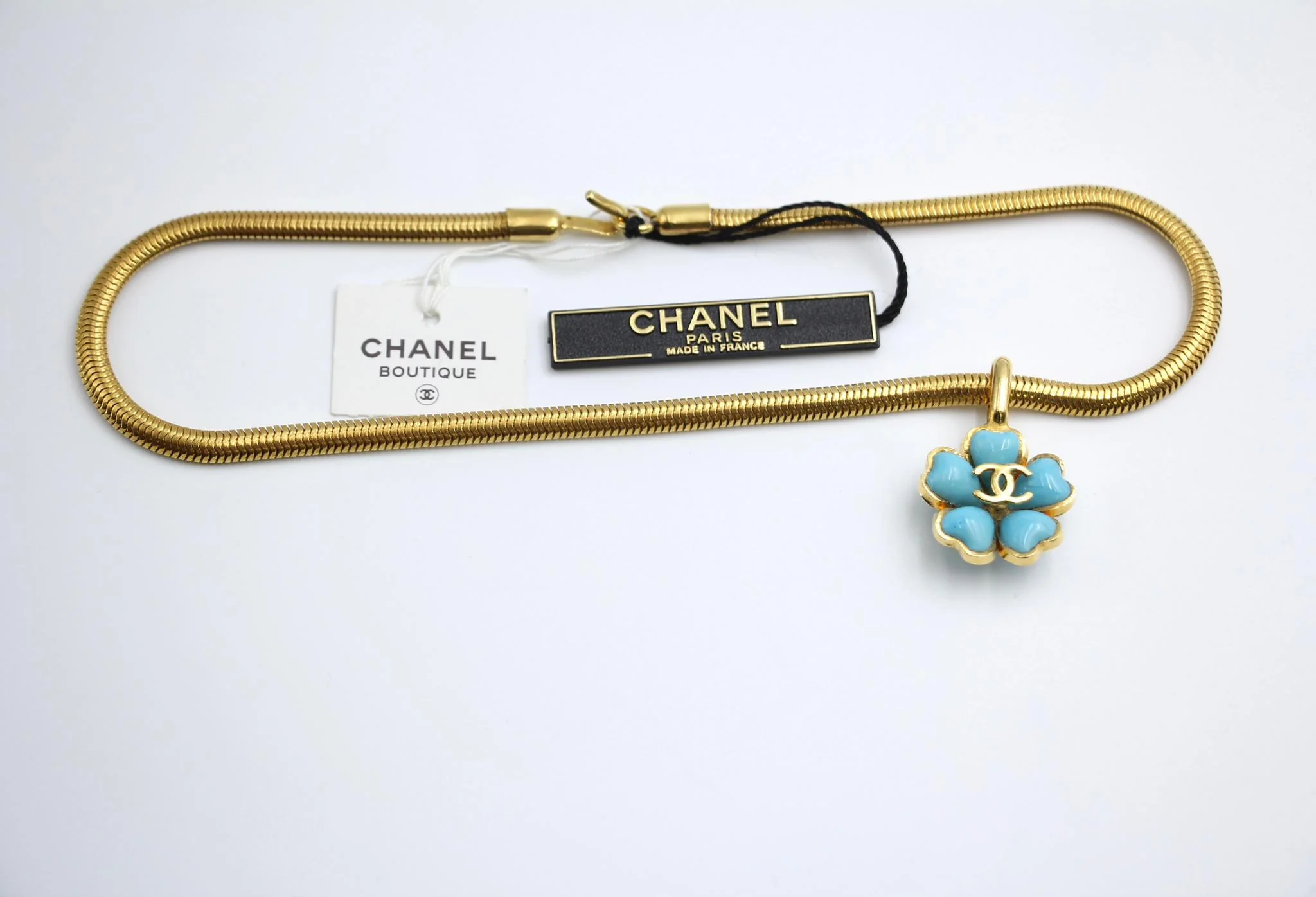 Chanel Vintage 97P Gripoix Blue Camellias Pendant Necklace - Image 7