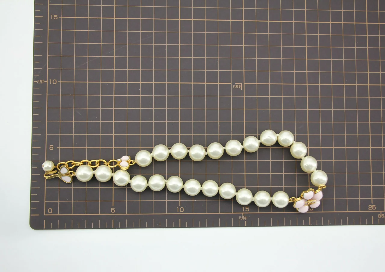 Chanel Vintage 97P Pink Gripoix Camellias Pearls Necklace - Image 10