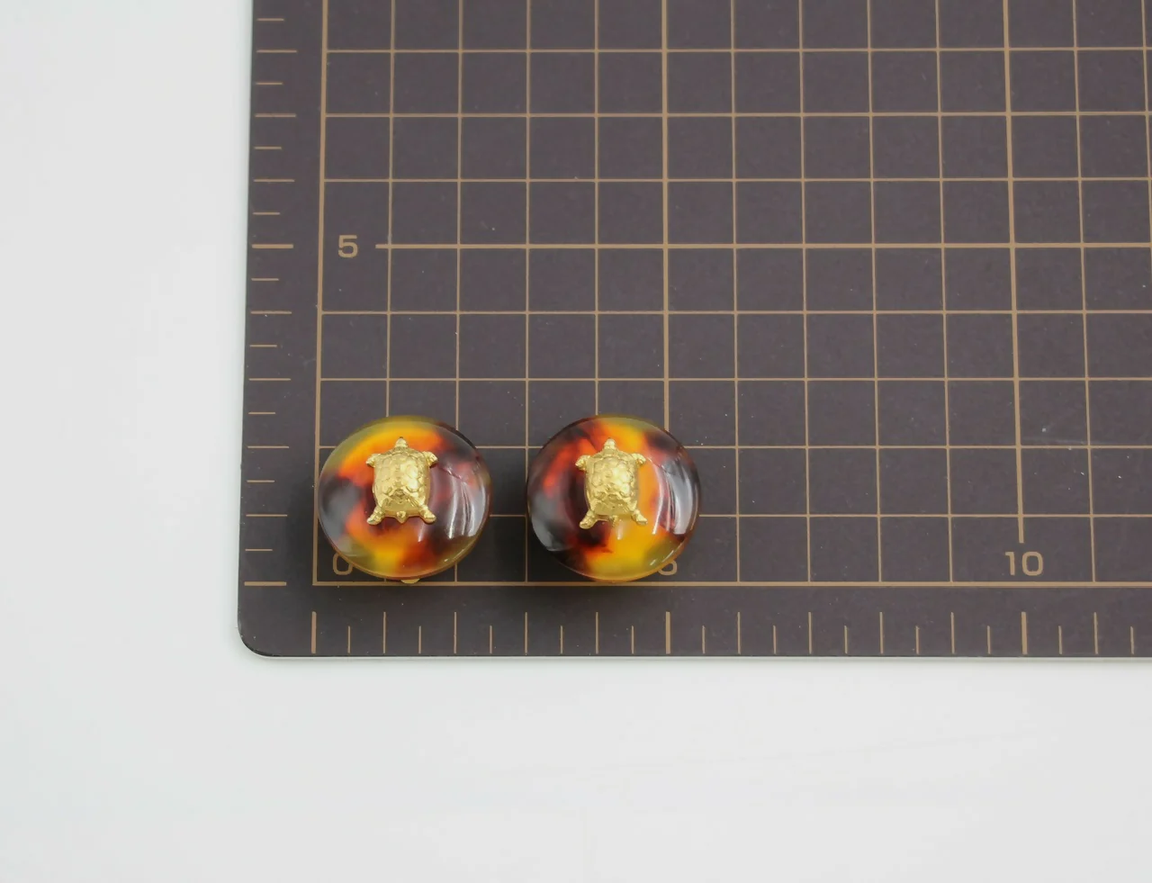 Chanel Vintage 97P Tortoise Shell Clip-on Earrings - Image 10