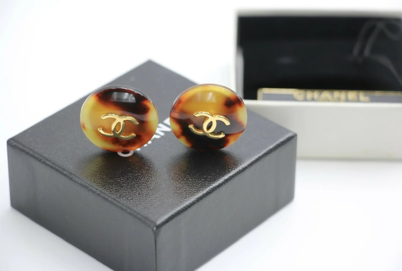 Chanel Vintage 97P Tortoise Shell Round Earrings - Image 2