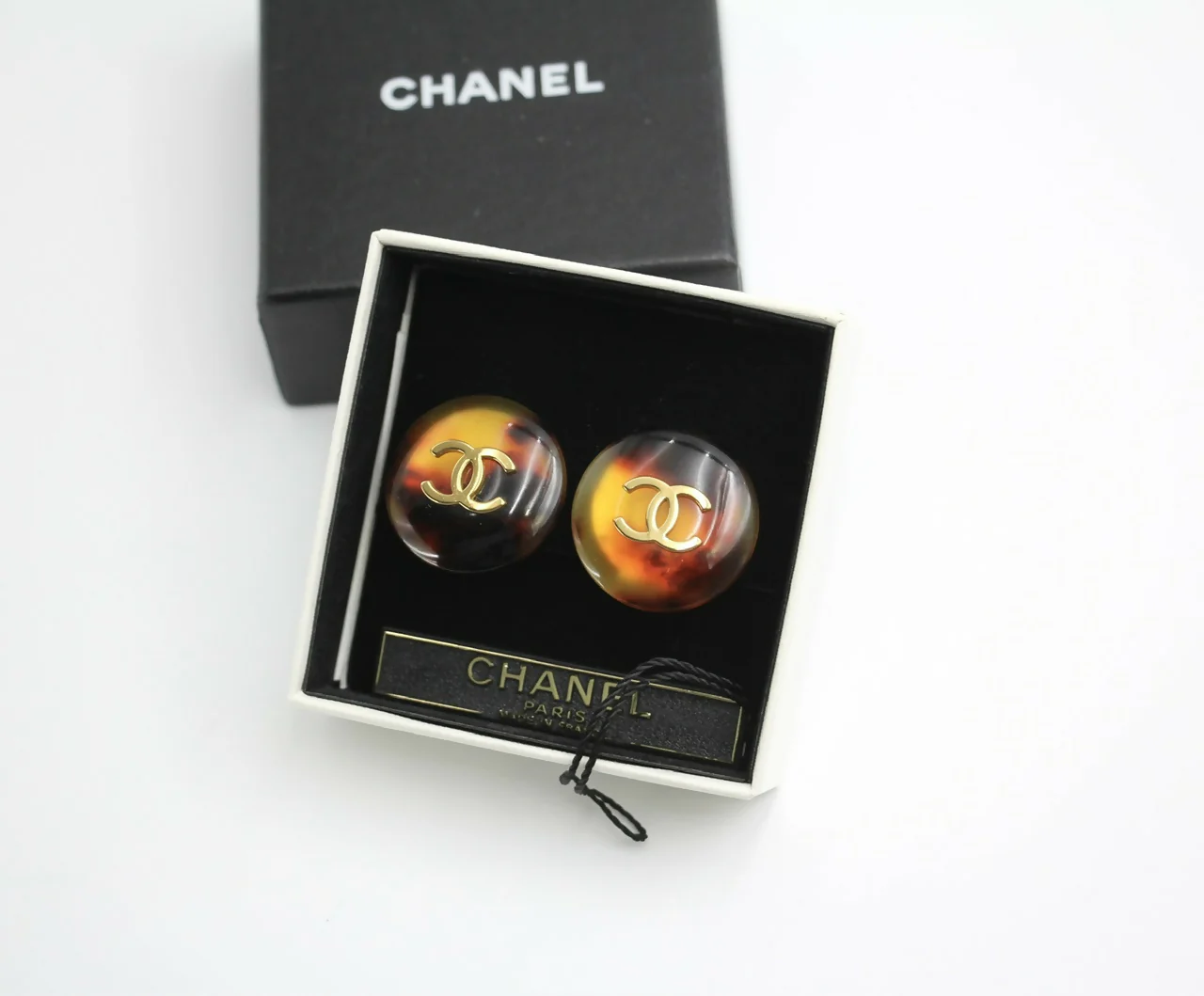 Chanel Vintage 97P Tortoise Shell Round Earrings - Image 4