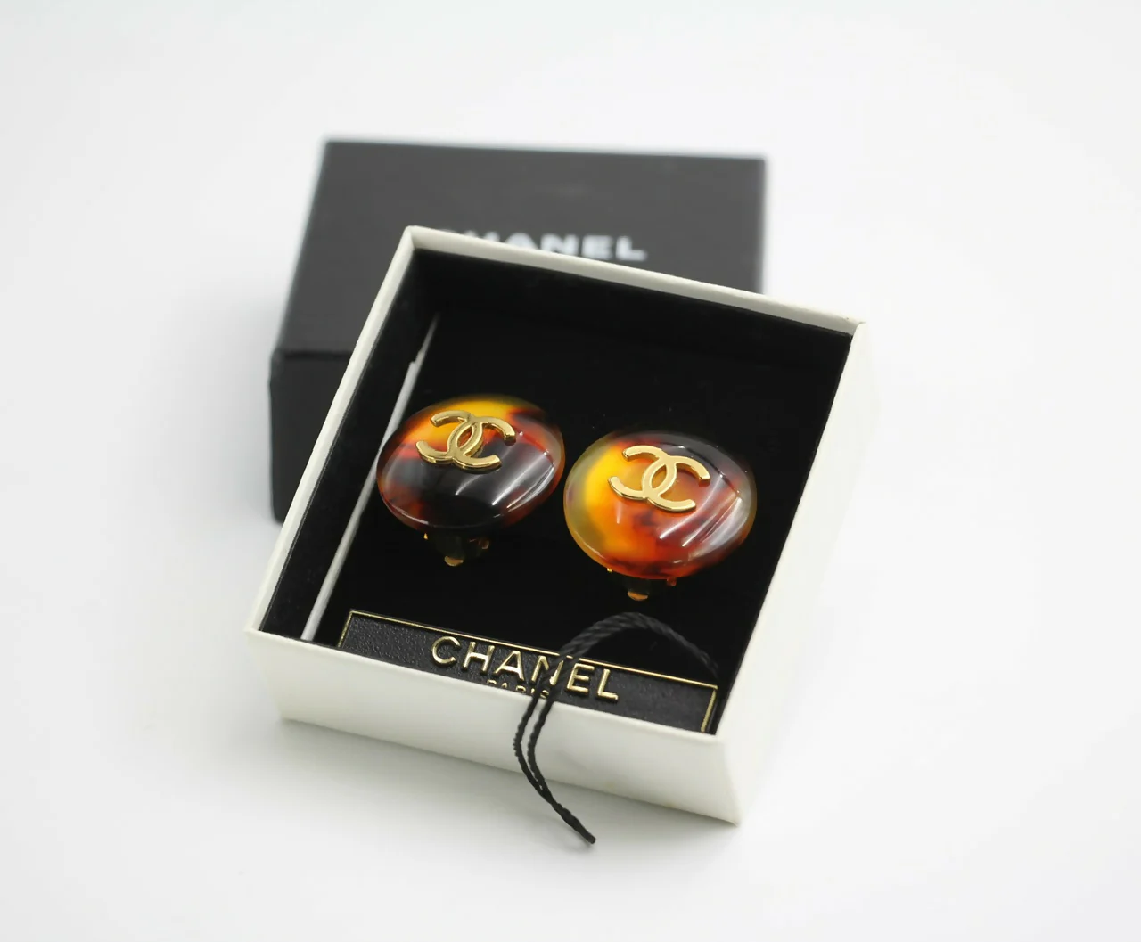 Chanel Vintage 97P Tortoise Shell Round Earrings - Image 7