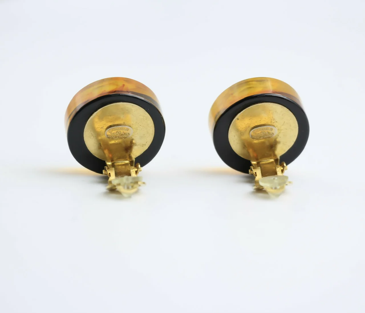 Chanel Vintage 98A Acrylic Brown Camellia Clip-on Earrings - Image 6