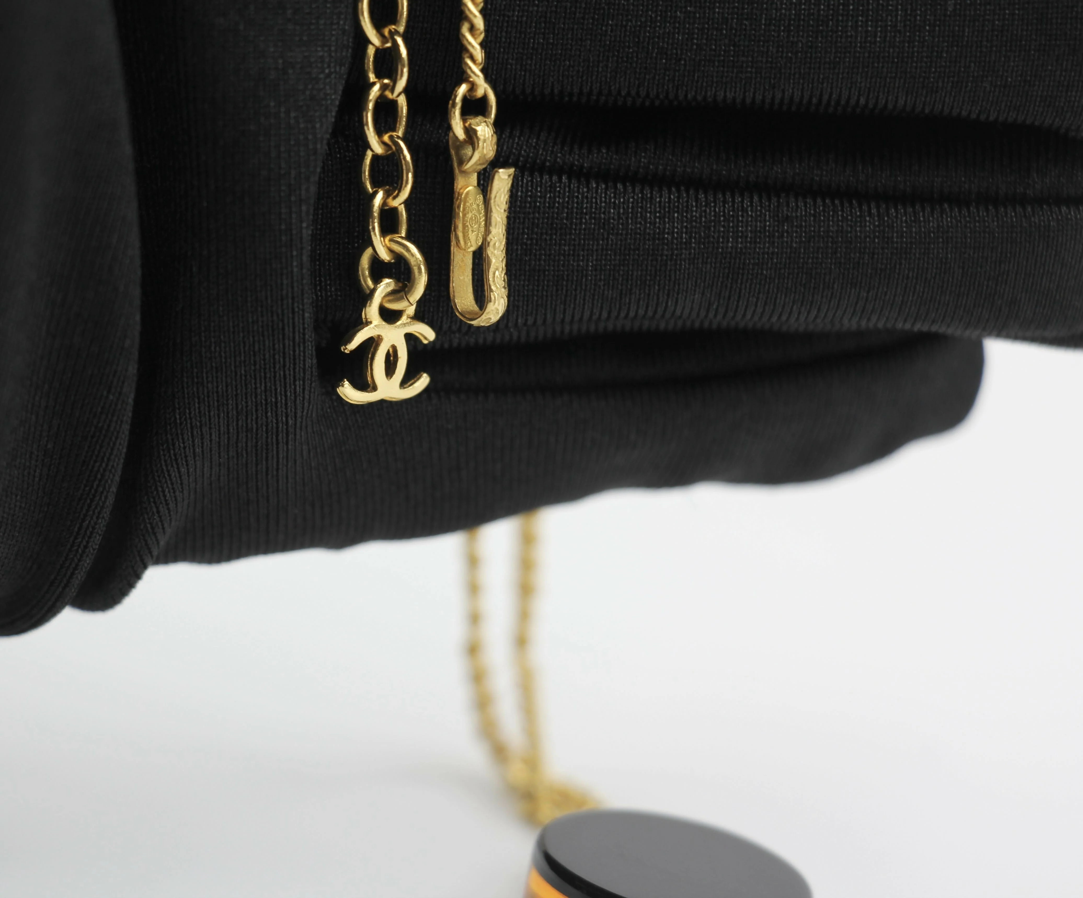 Chanel Vintage 98A Acrylic Dark Brown Camellia Necklace - Image 7
