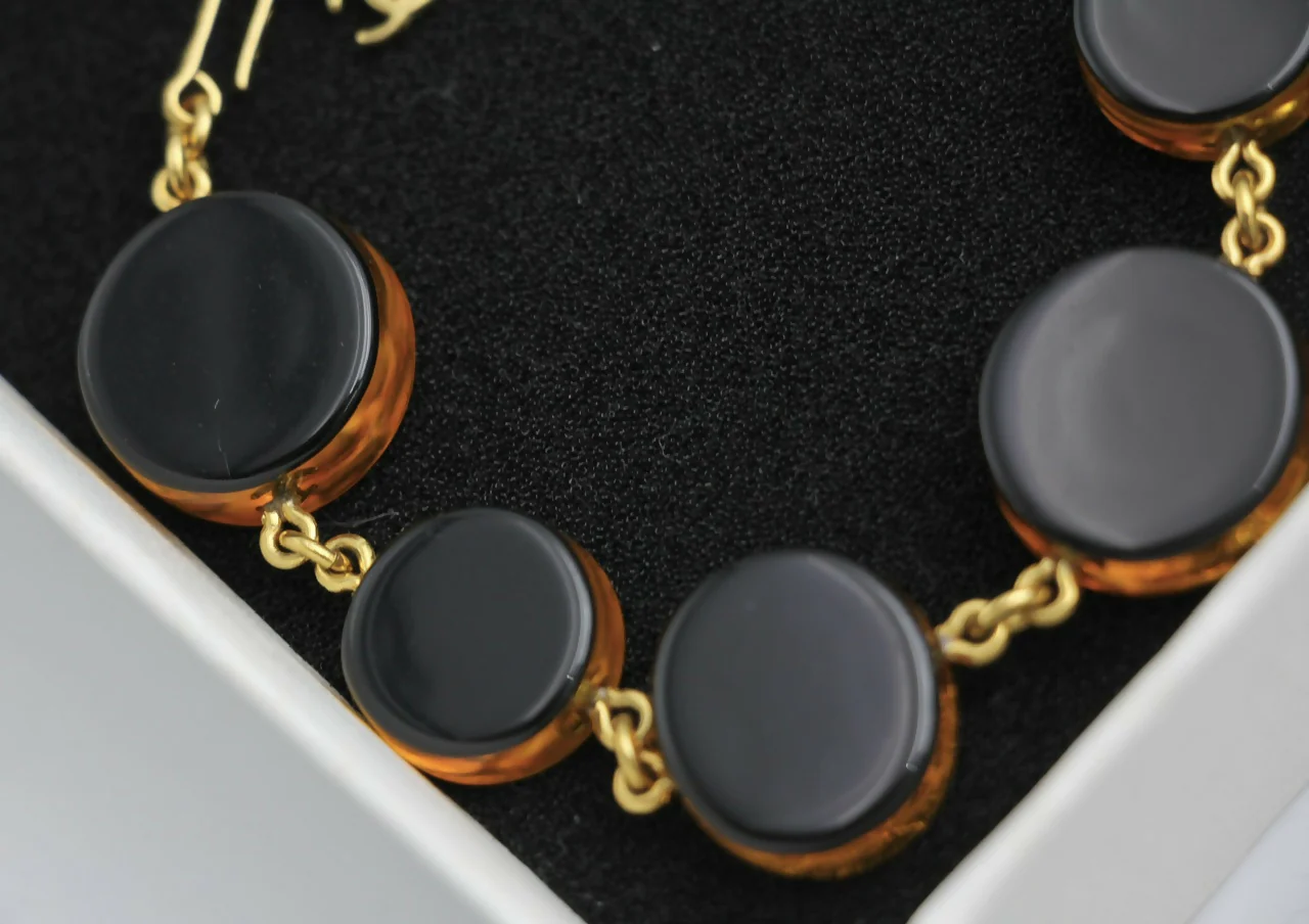 Chanel Vintage 98A Acrylic Dark Brown Turtle and Camellia Tortoise Shell Style Bracelet - Image 6
