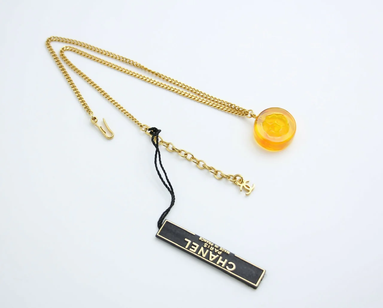 Chanel Vintage 98A Acrylic Light Yellow Brown Camellia Necklace - Image 3