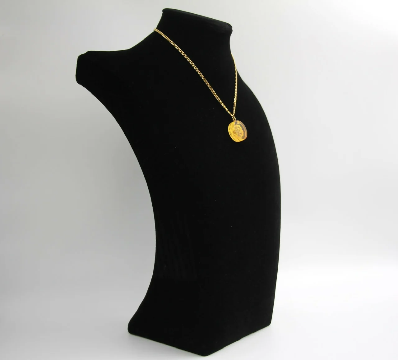 Chanel Vintage 98A Acrylic Light Yellow Brown Camellia Necklace - Image 5