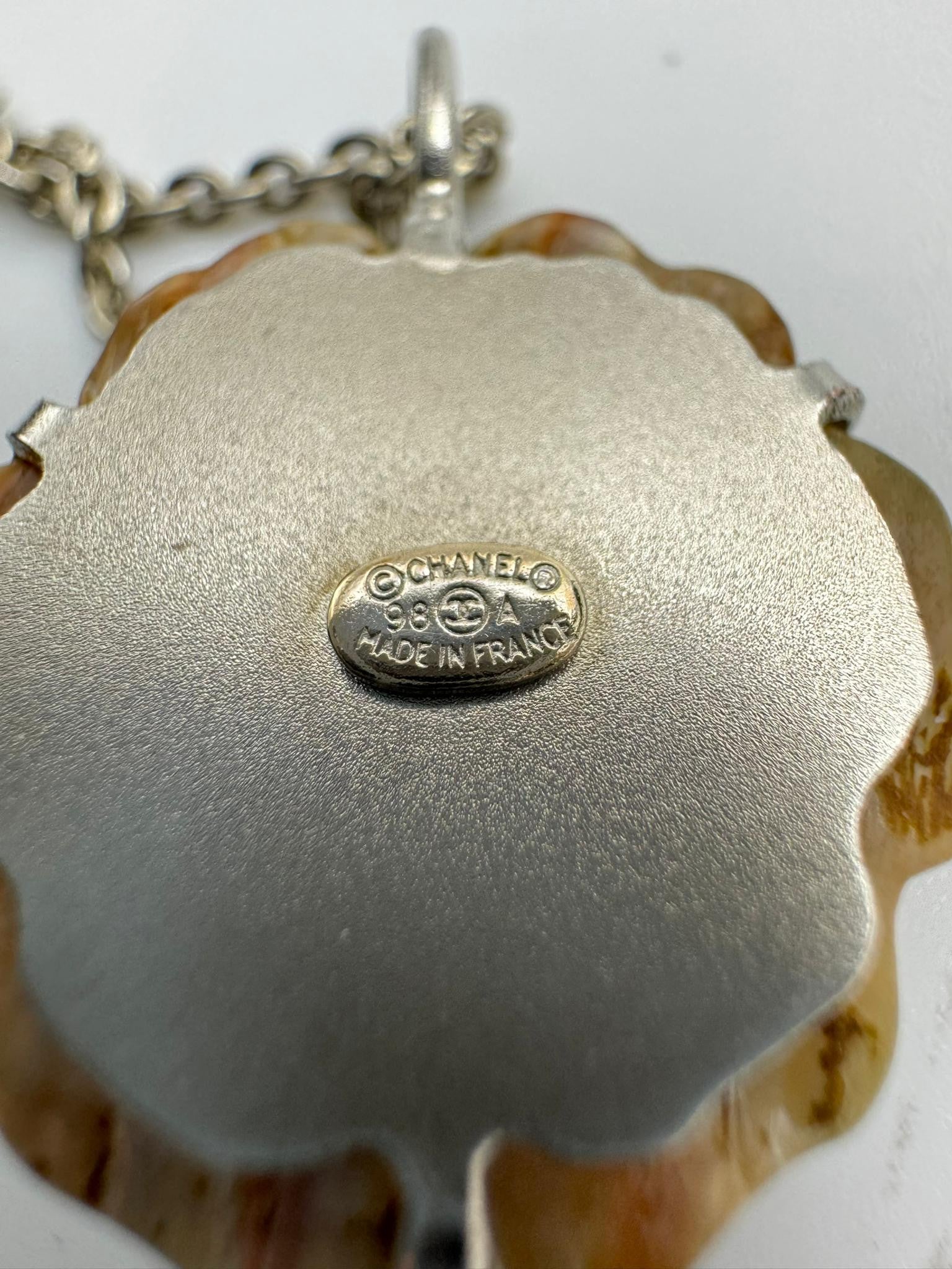 Chanel Vintage 98A Mother-Of-Pearl White Multi-Layered Camellia Silver Necklace - Image 13