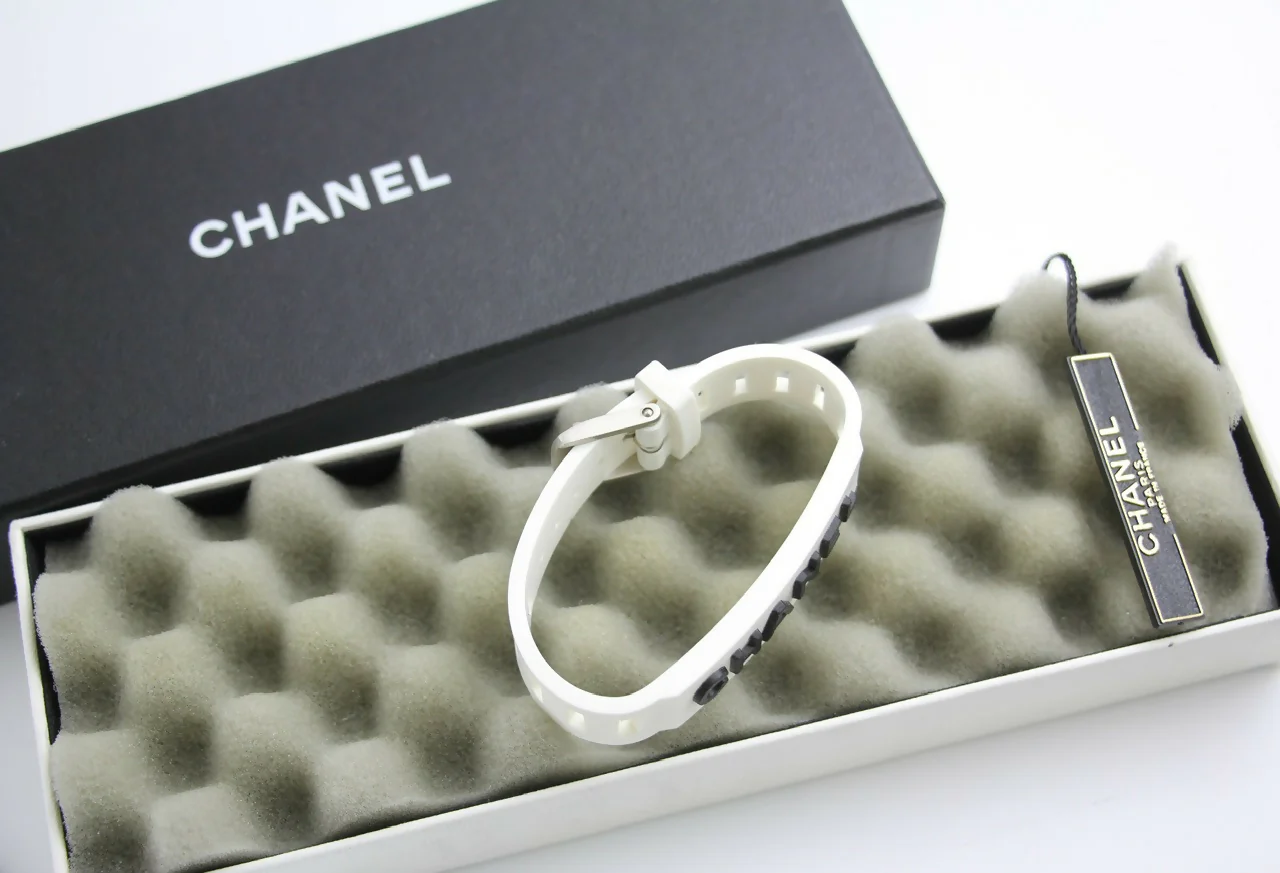 Chanel Vintage 99P Rubber Pink with Peach Wording Bracelet - Image 7