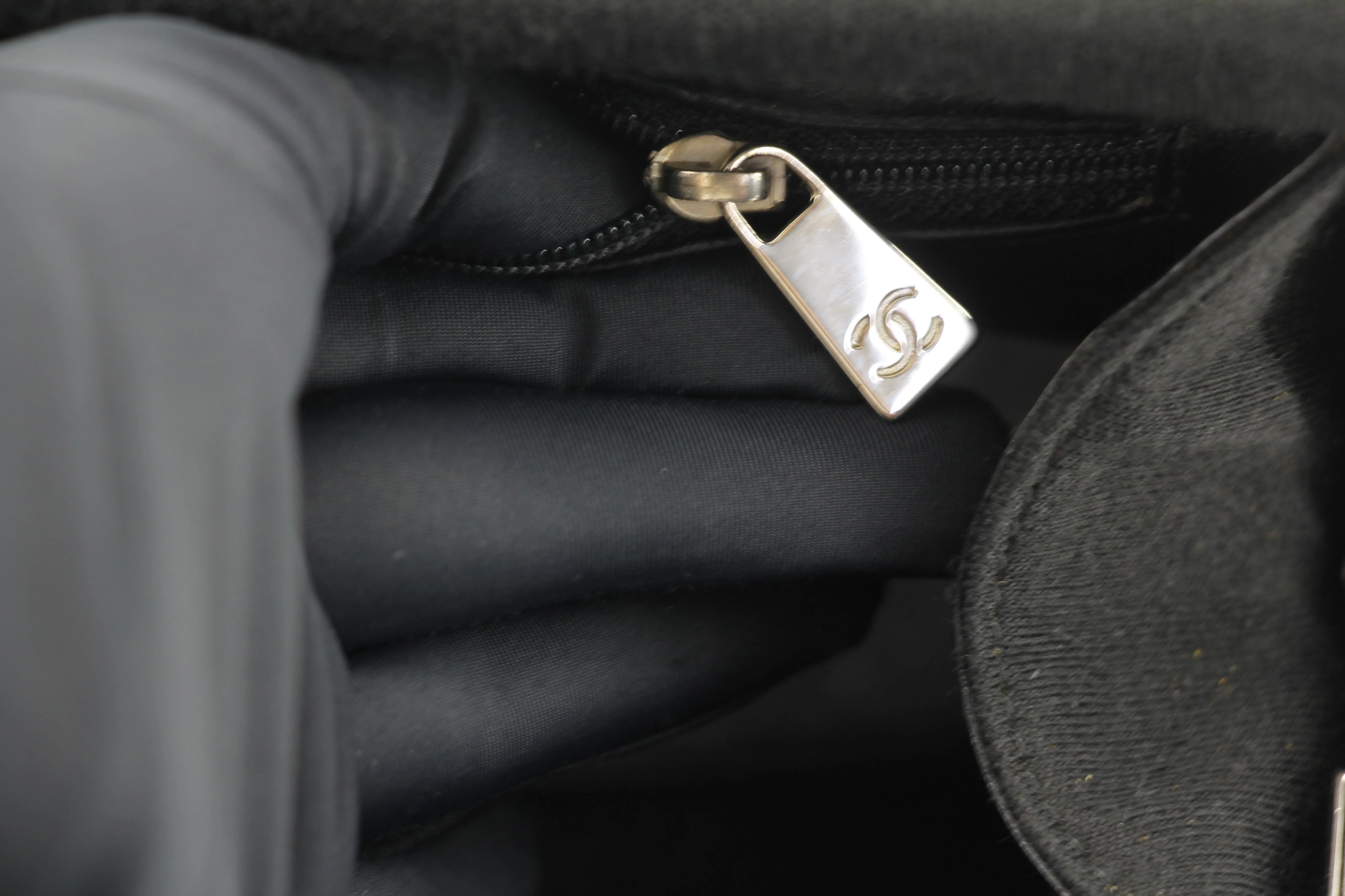 Chanel vintage black clutch with silver hardware handle - Image 8