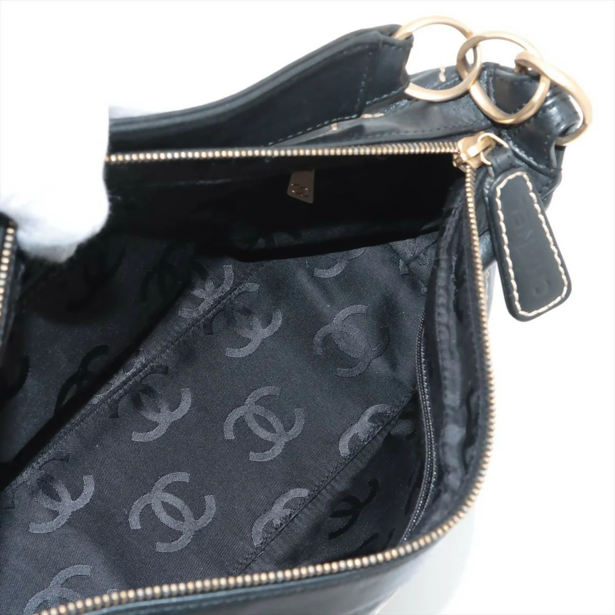 Chanel Vintage Black Lambskin Leather Handbag with Gold Hardware - Image 5
