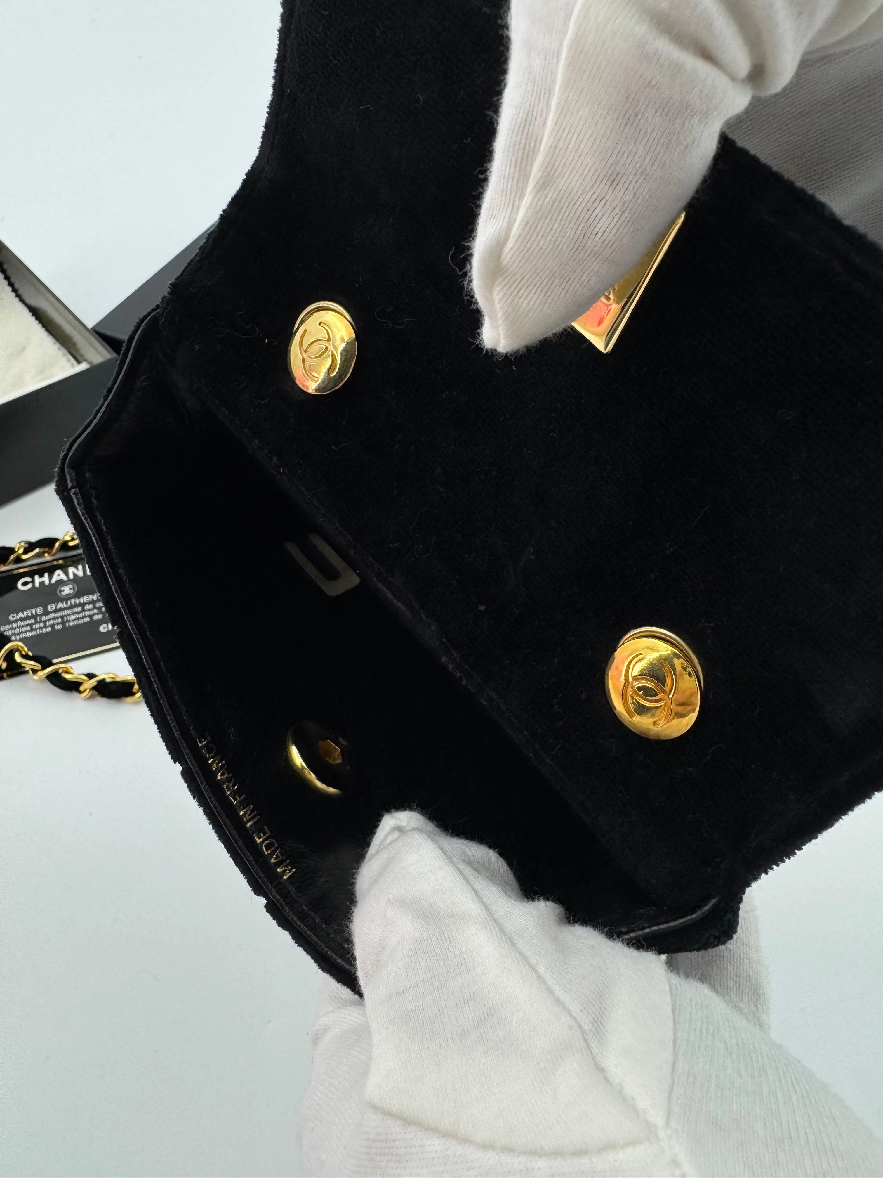 Chanel vintage Black velvet mini square flap bag with gold hardware - Image 11