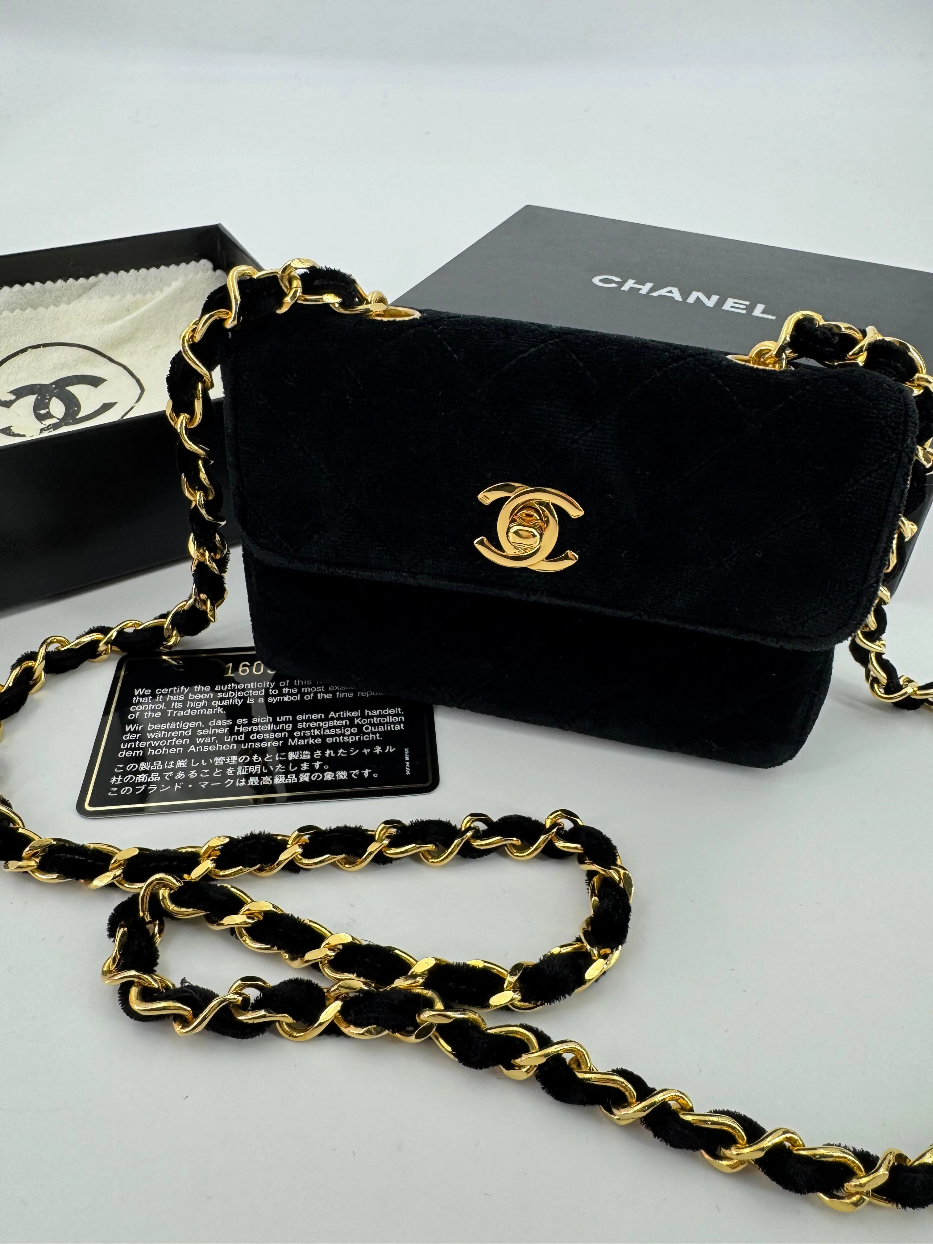 Chanel vintage Black velvet mini square flap bag with gold hardware - Image 13