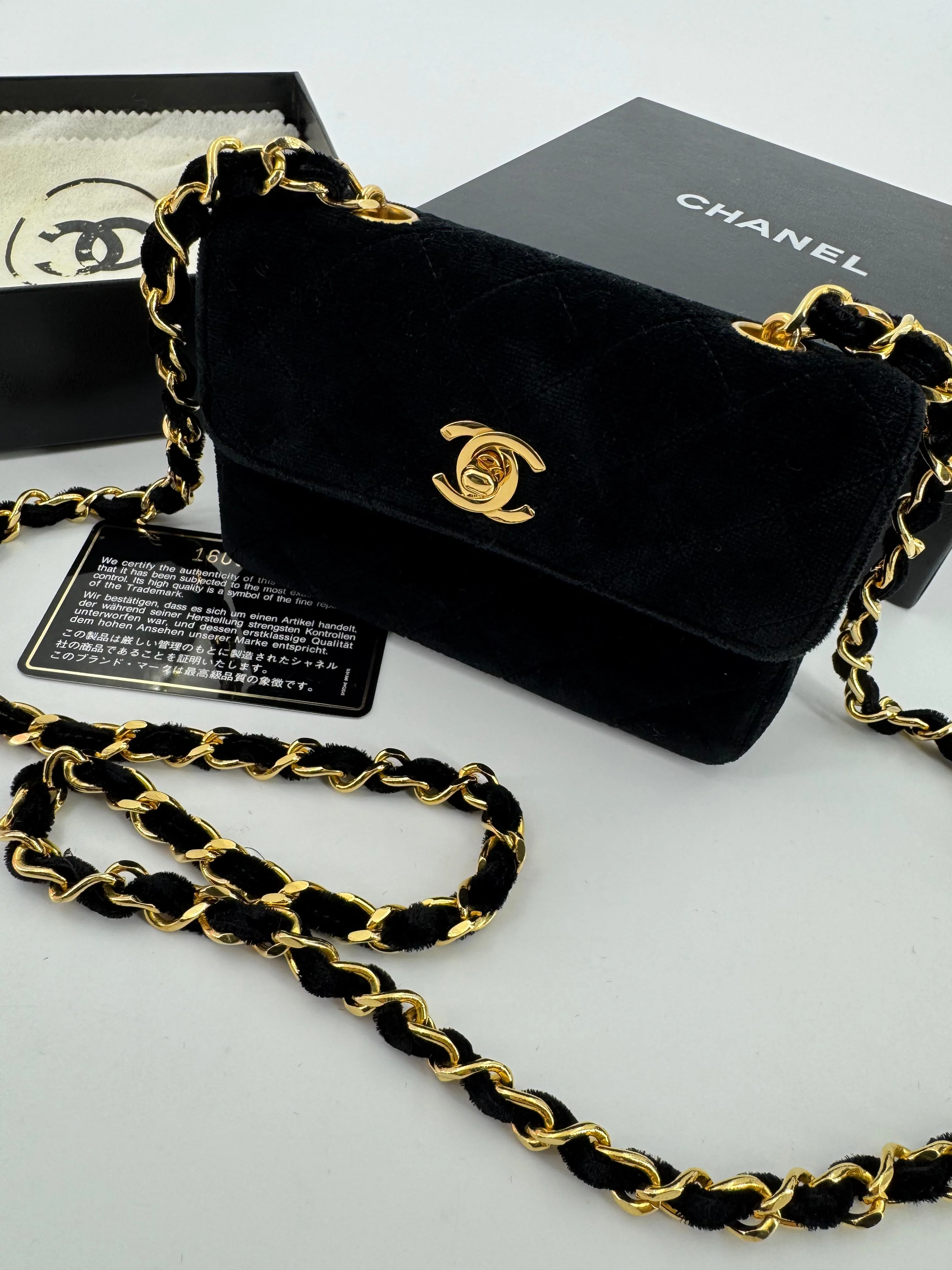 Chanel vintage Black velvet mini square flap bag with gold hardware - Image 14