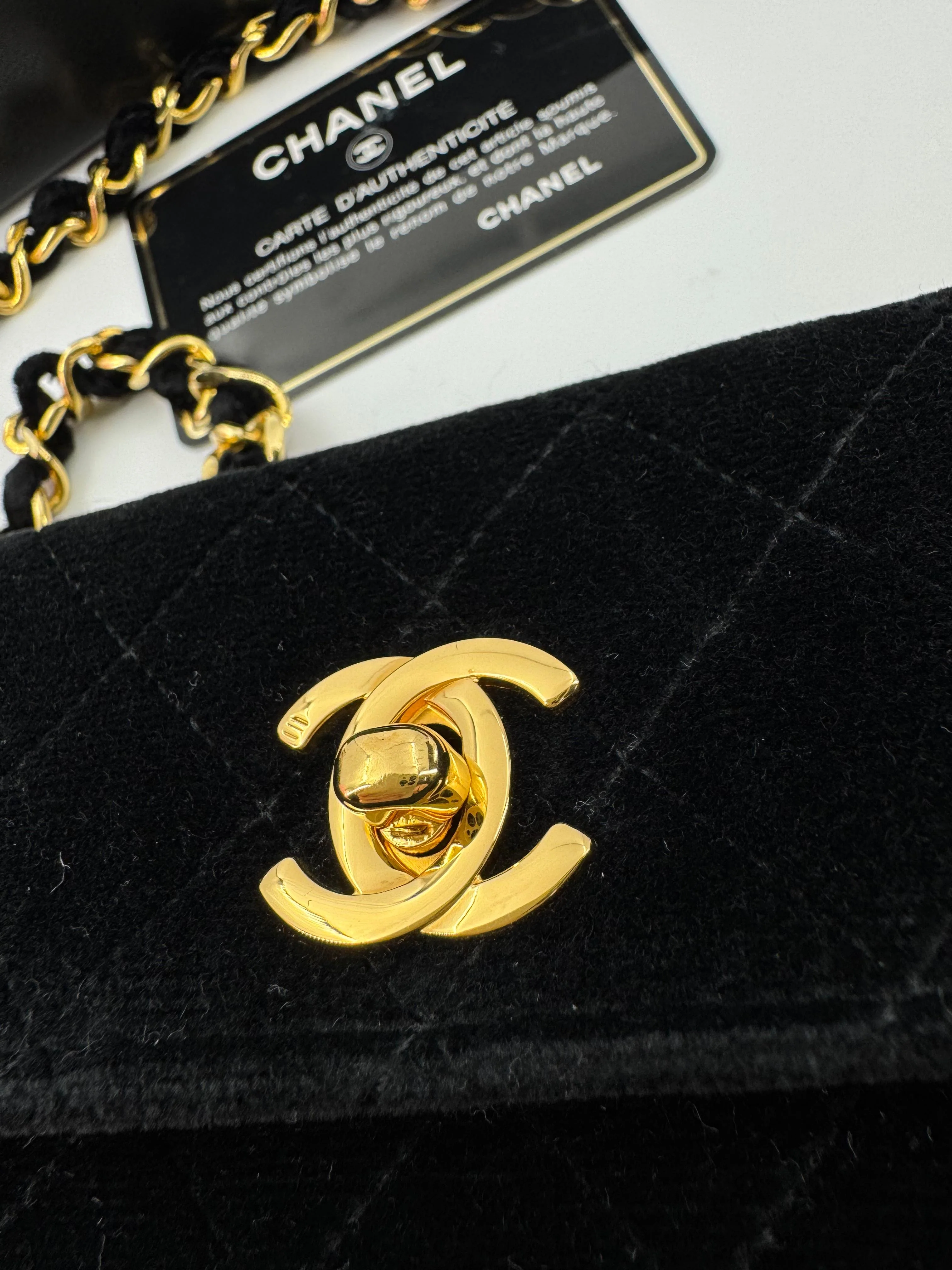 Chanel vintage Black velvet mini square flap bag with gold hardware - Image 3