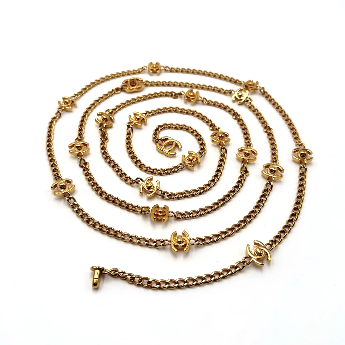 Chanel Vintage CC Gold Turnlock Necklace - Image 2