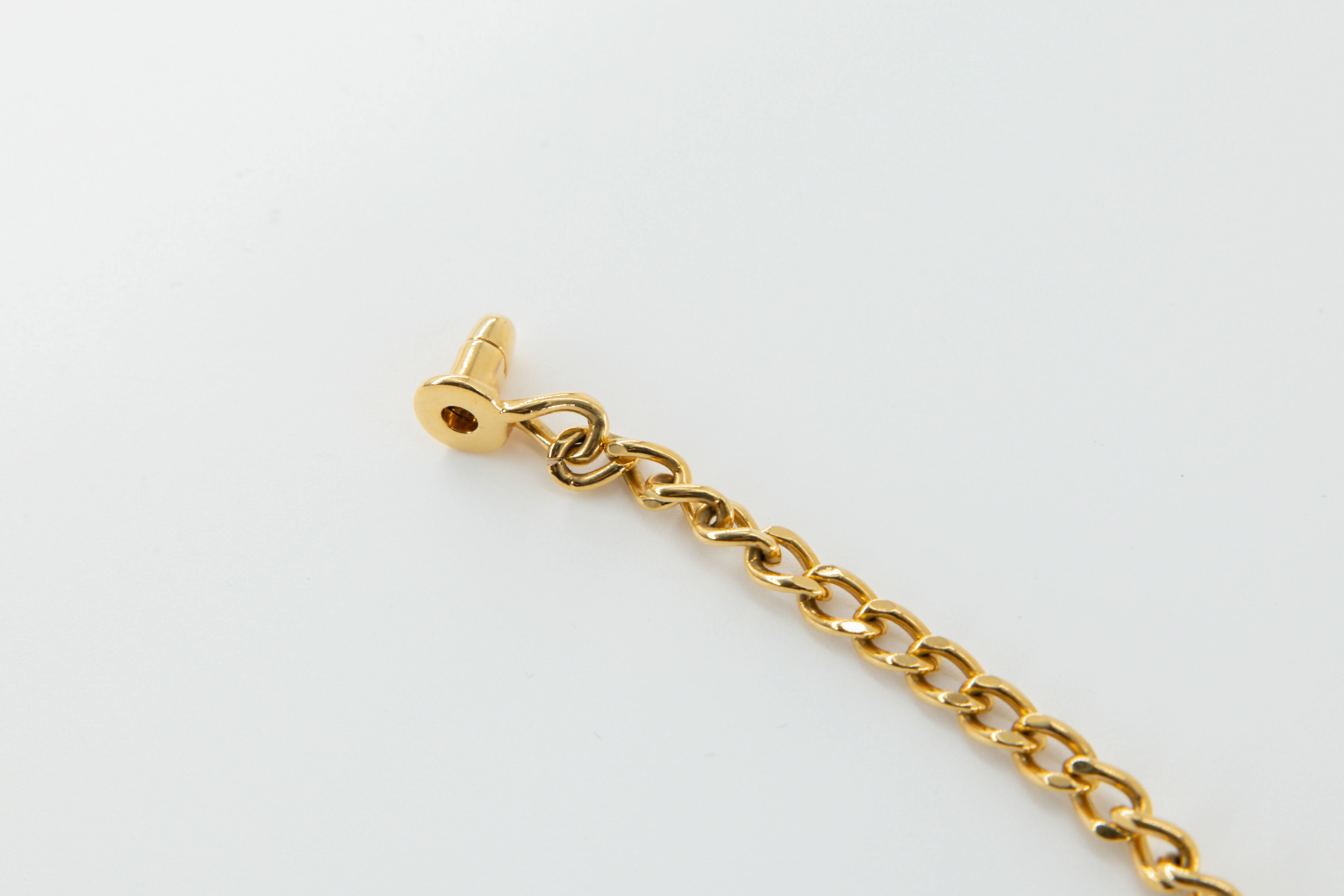 Chanel Vintage CC Gold Turnlock Necklace - Image 4