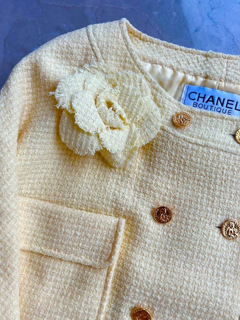 Chanel vintage light yellow jacket and skirt set - Image 3