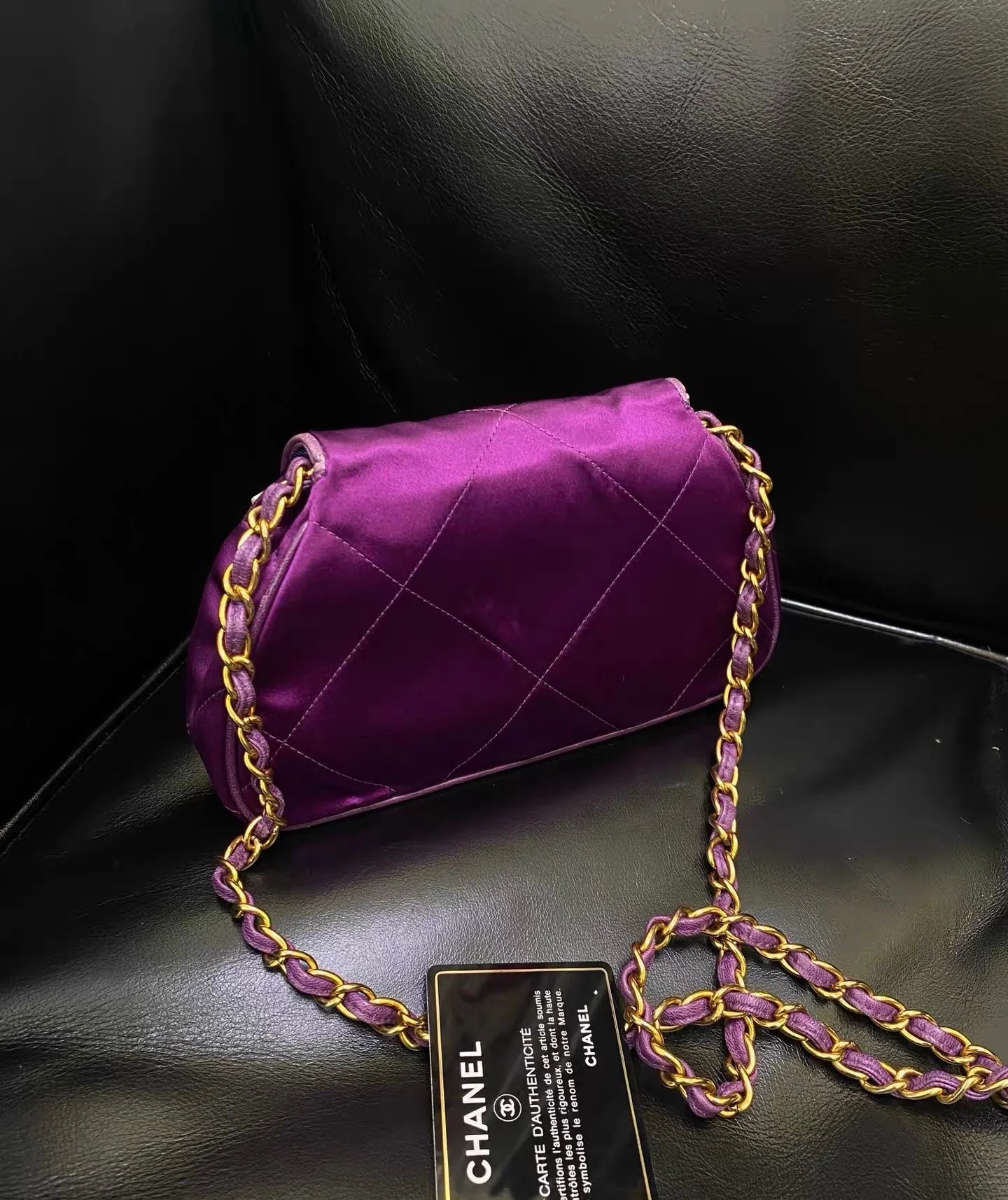 Chanel Vintage Flap Bag in Purple Satin and Gold Hardware - Image 2