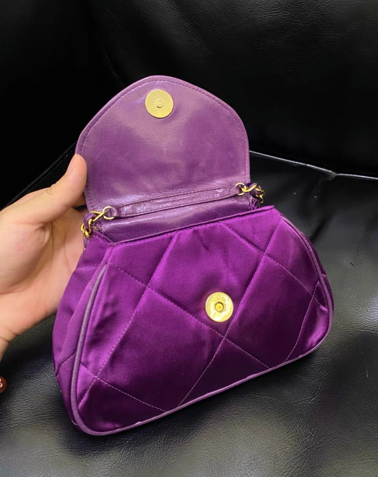 Chanel Vintage Flap Bag in Purple Satin and Gold Hardware - Image 3