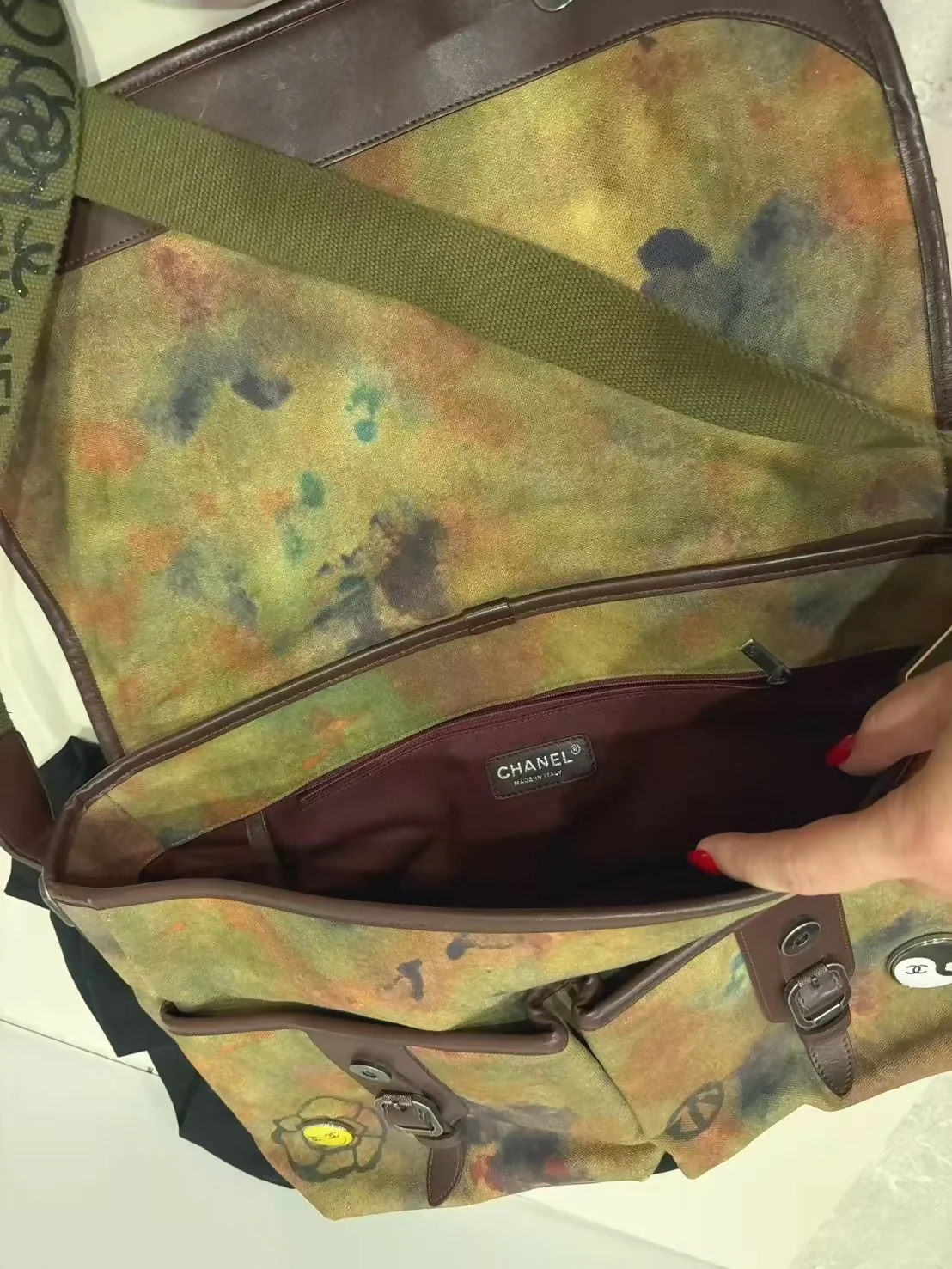 Chanel Vintage graffiti shoulder bag medium - Image 2