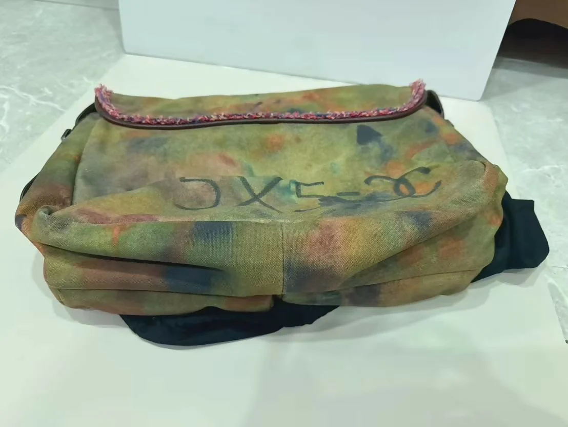 Chanel Vintage graffiti shoulder bag medium - Image 5