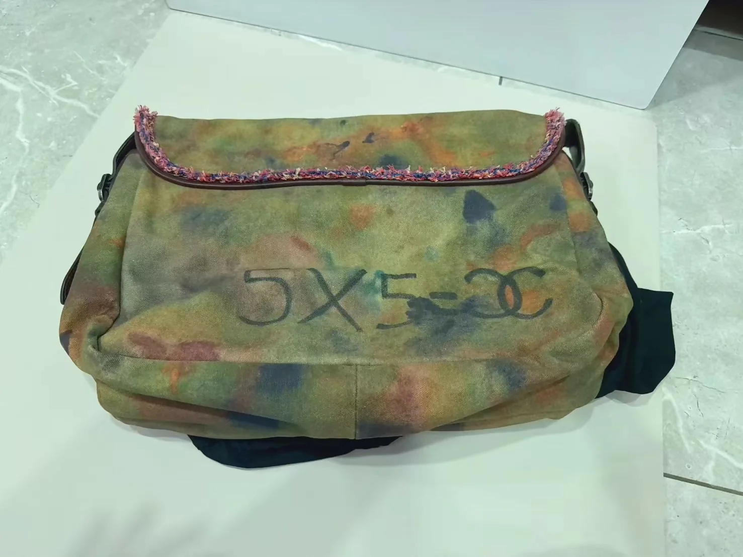 Chanel Vintage graffiti shoulder bag medium - Image 7
