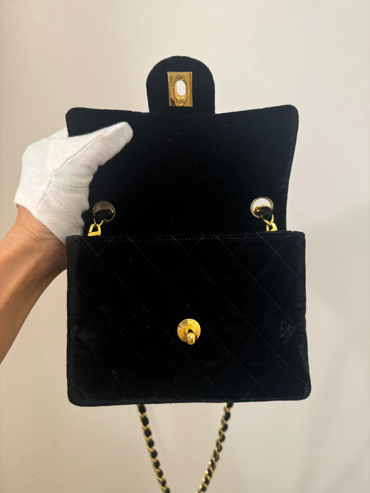 Chanel Vintage Mini Velvet Flap bag Black gold hardware - Image 4