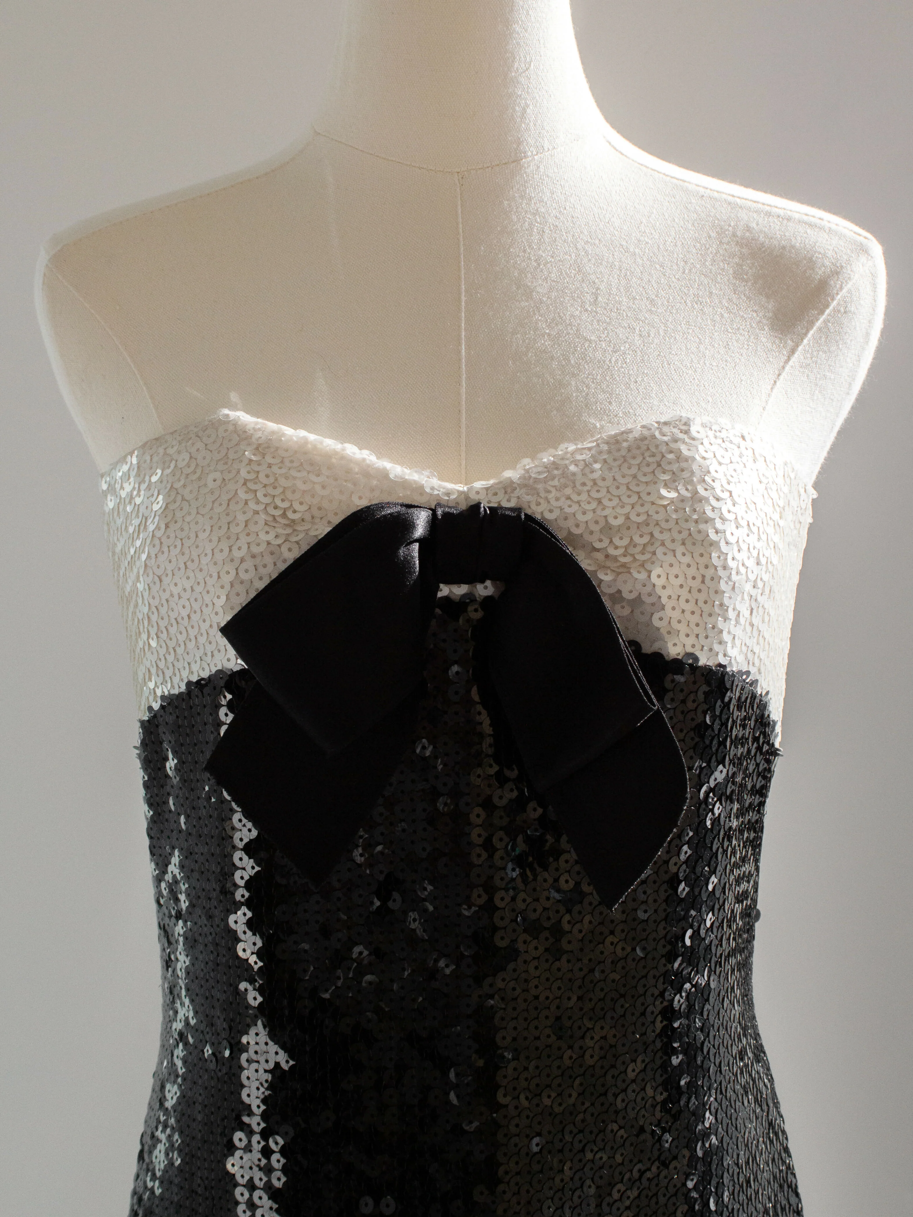 Chanel Vintage S/S 1987 White Black Sequin Embellished Bow Bustier Mini Dress - Image 3