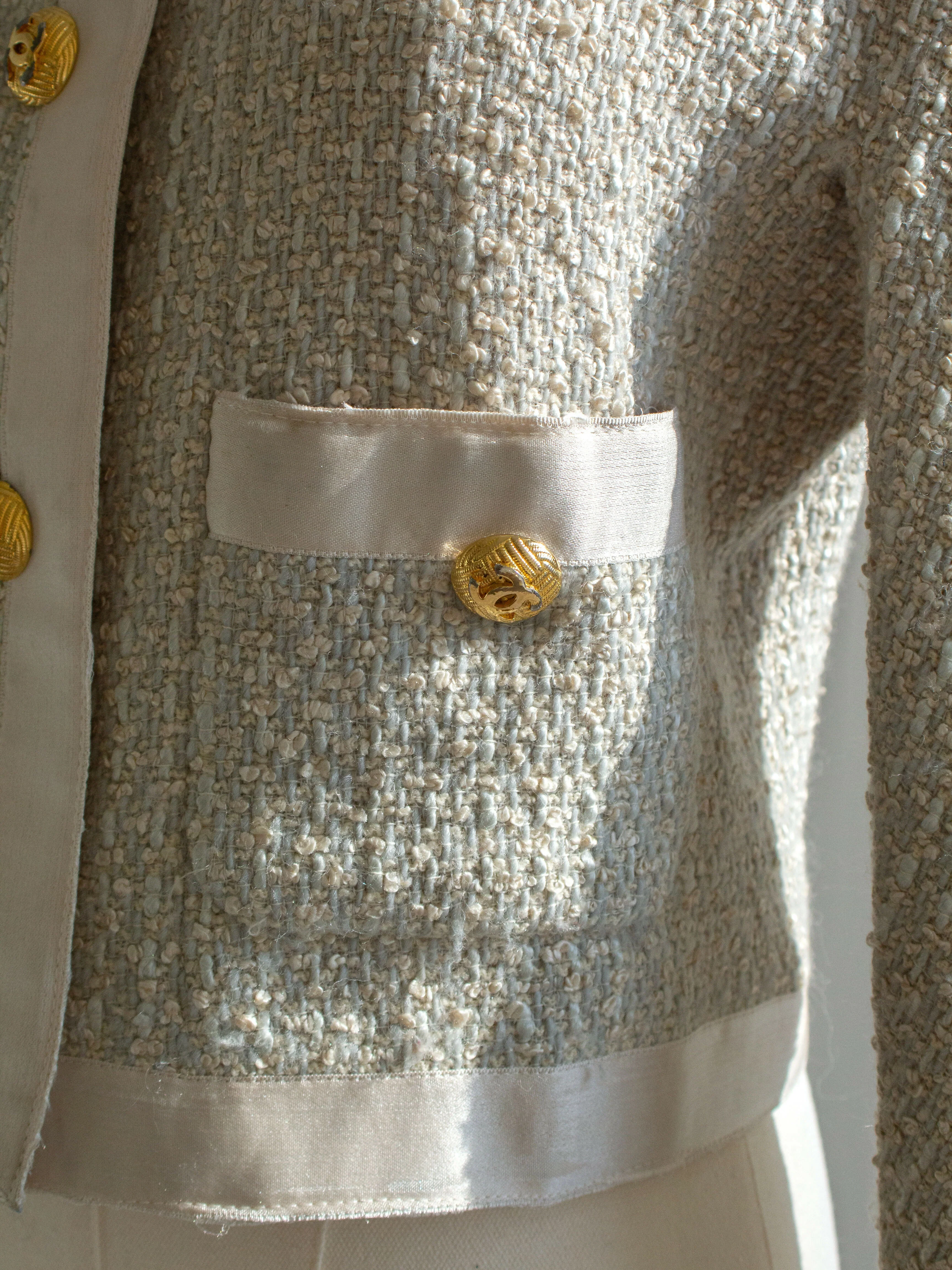 Chanel Vintage S/S1990 Seafood Green Cream Satin Bow Tweed Cropped Jacket - Image 6