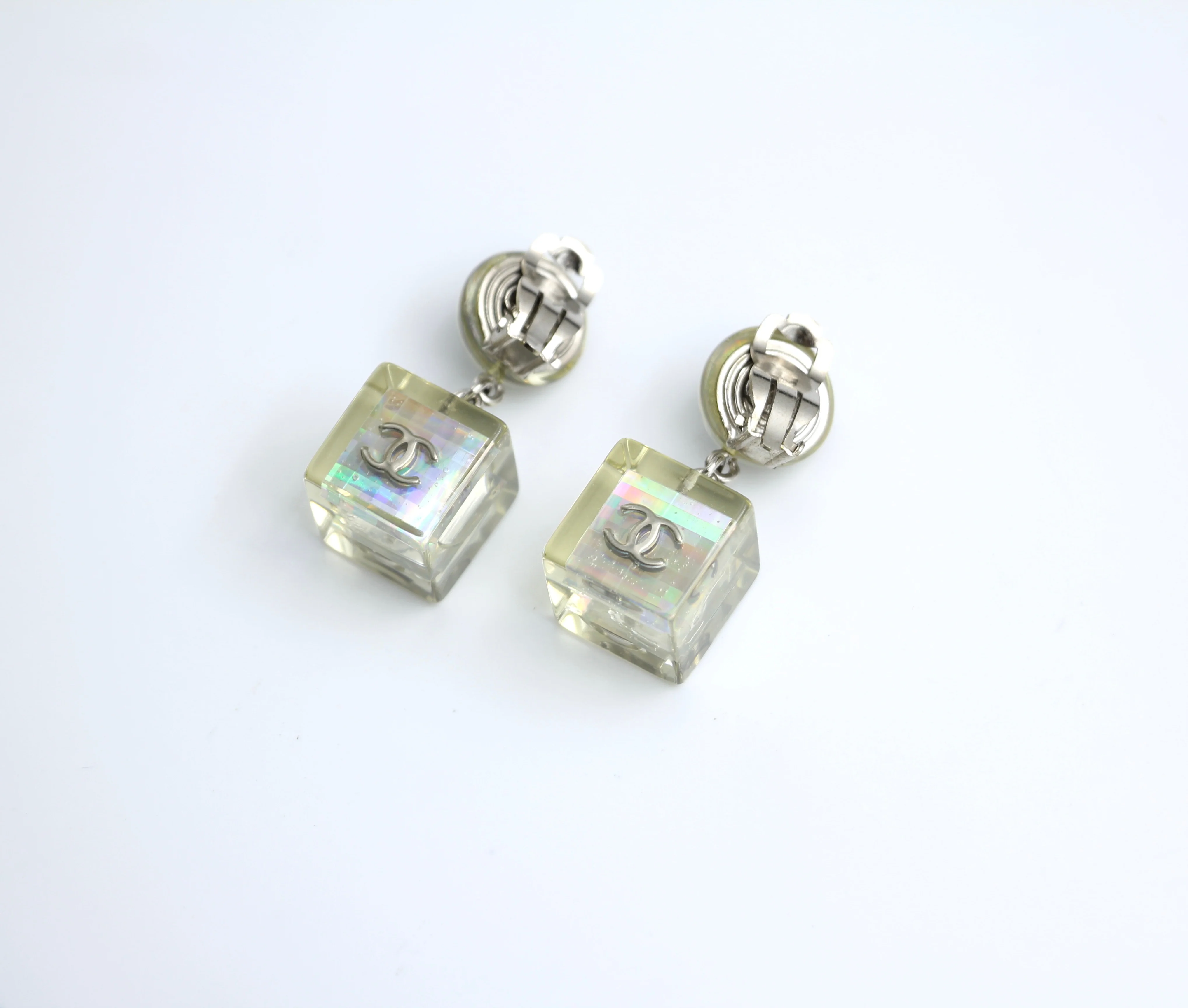 Chanel Vintage Size 5 Transparent Cube Dangling Earrings - Image 3
