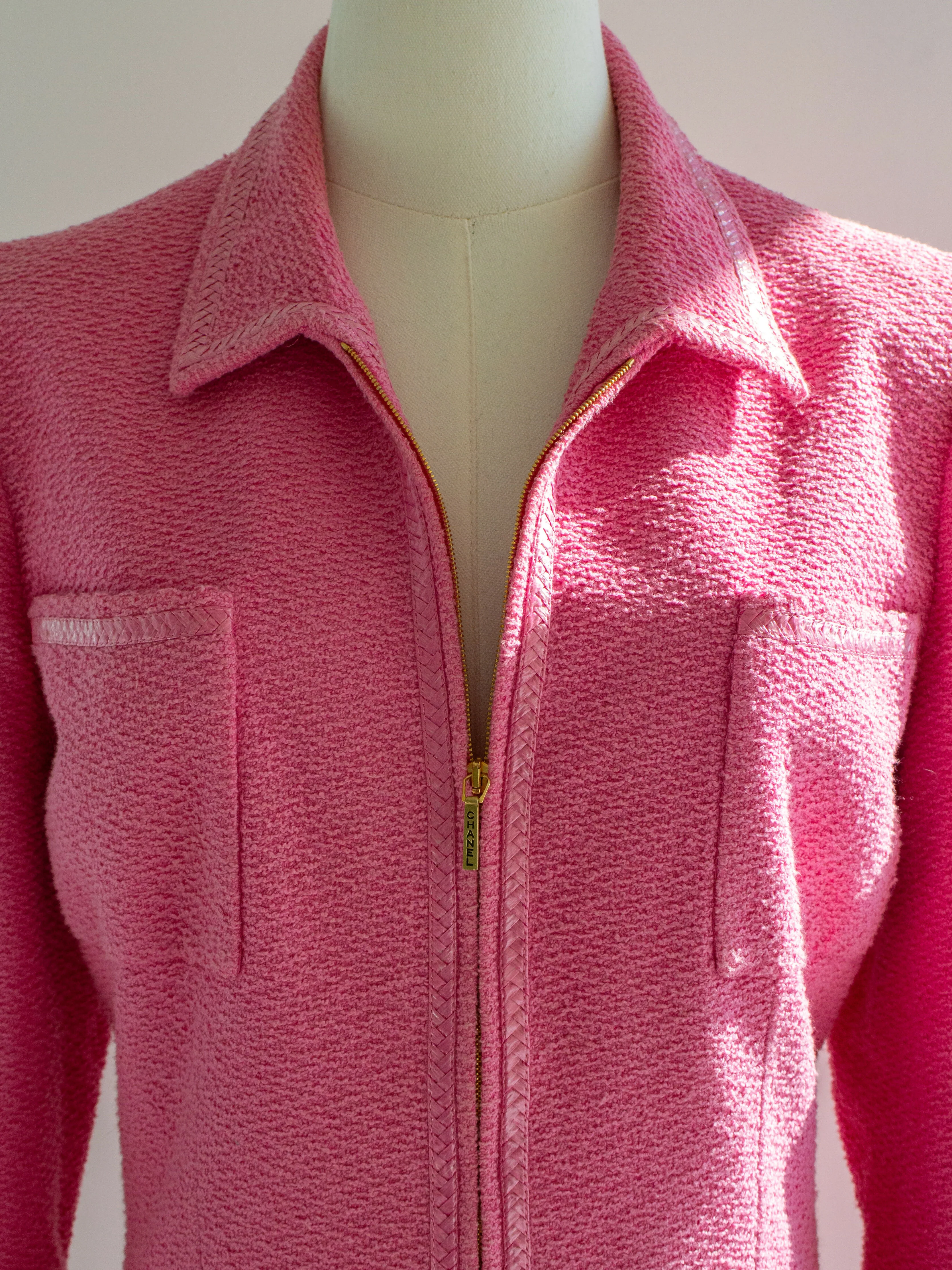 Chanel Vintage Spring/Summer 1995 Pink Barbie Gold Zip Tweed 95P Jacket - Image 3