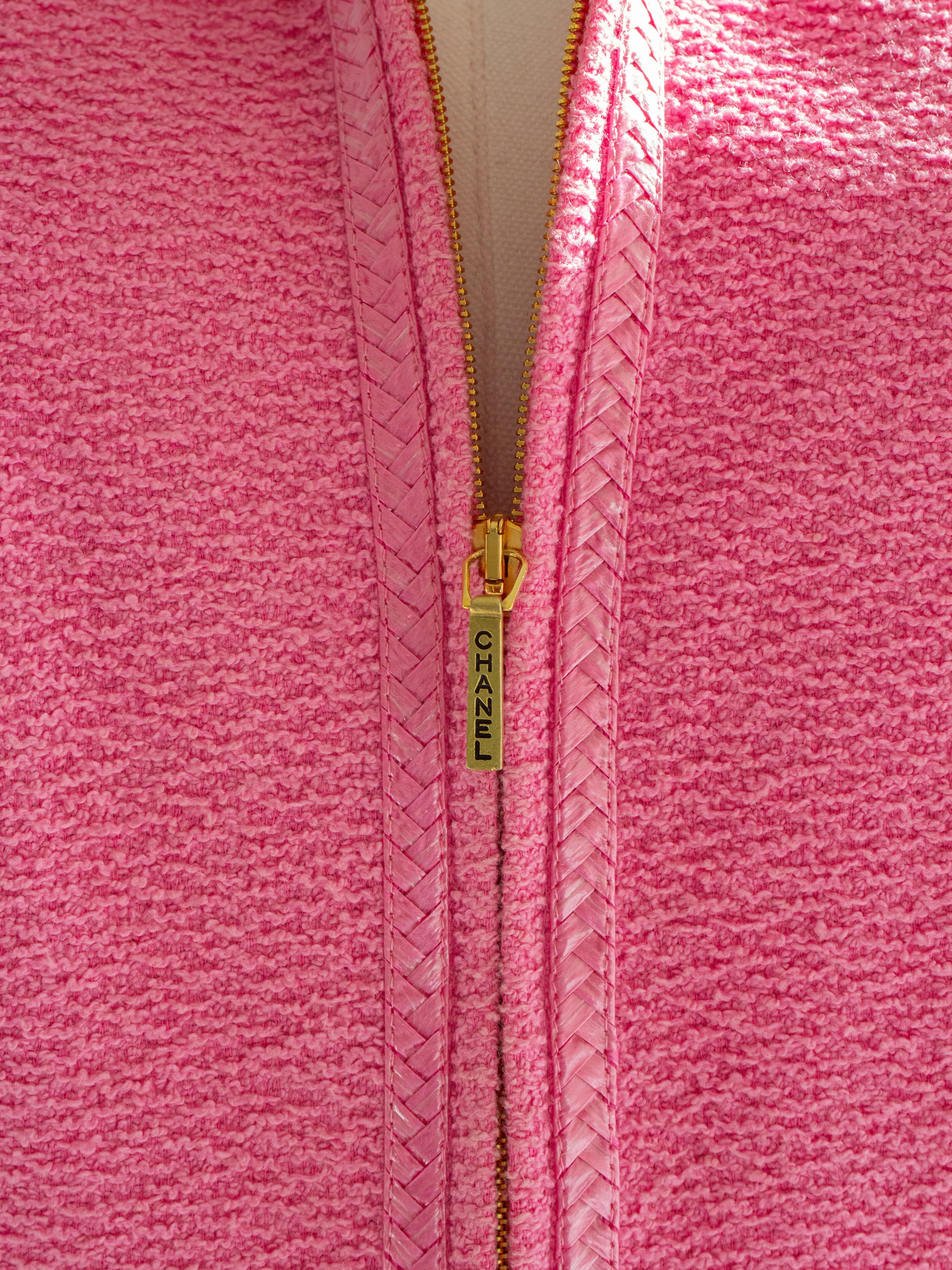 Chanel Vintage Spring/Summer 1995 Pink Barbie Gold Zip Tweed 95P Jacket - Image 4