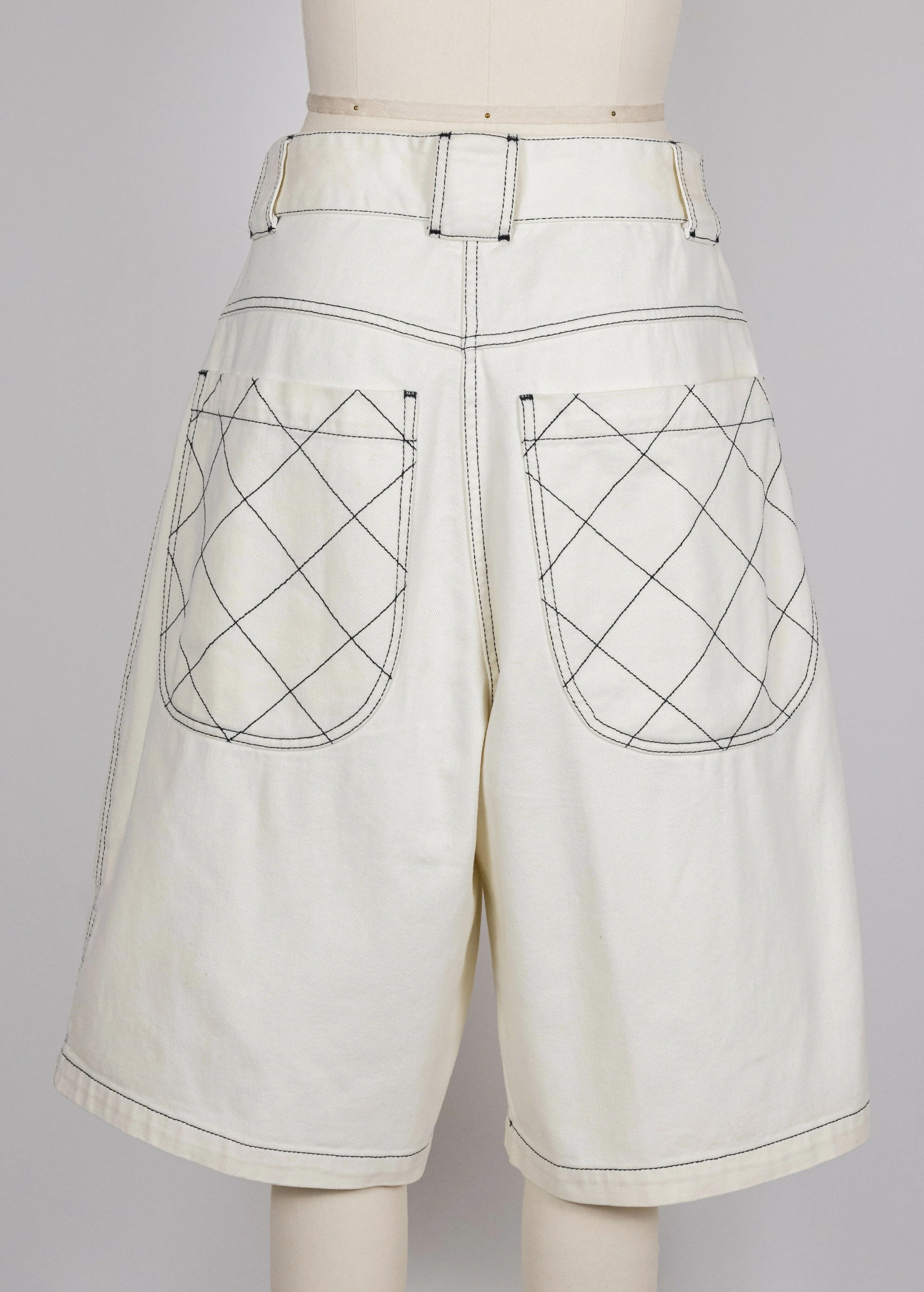 Chanel Vintage White High-Waisted Shorts - Image 2