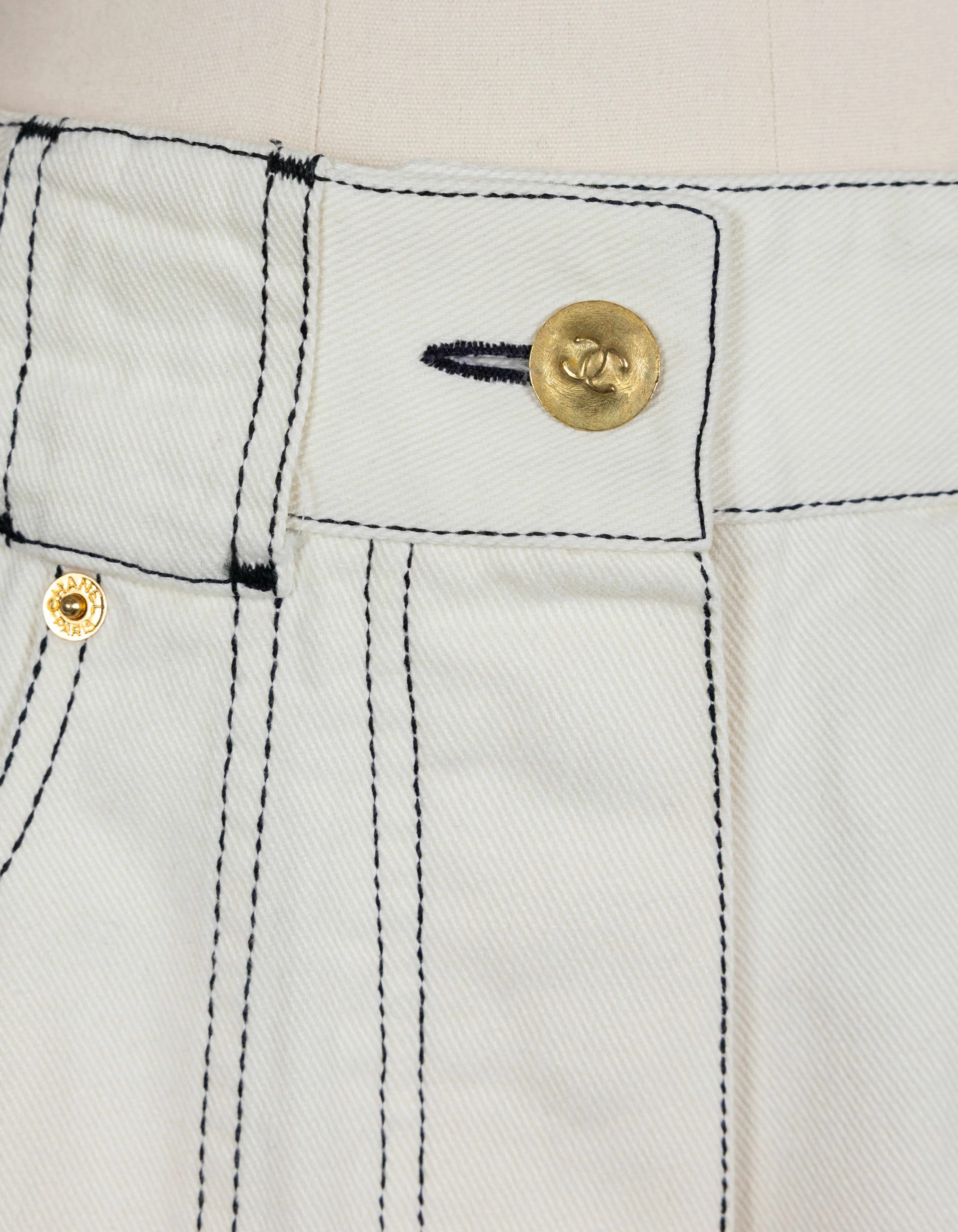 Chanel Vintage White High-Waisted Shorts - Image 8