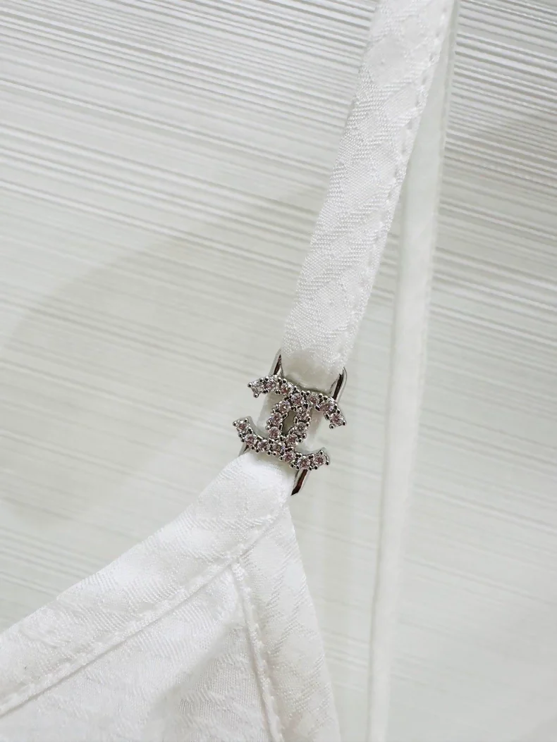 Chanel 25p white top with pearl laces - Image 3