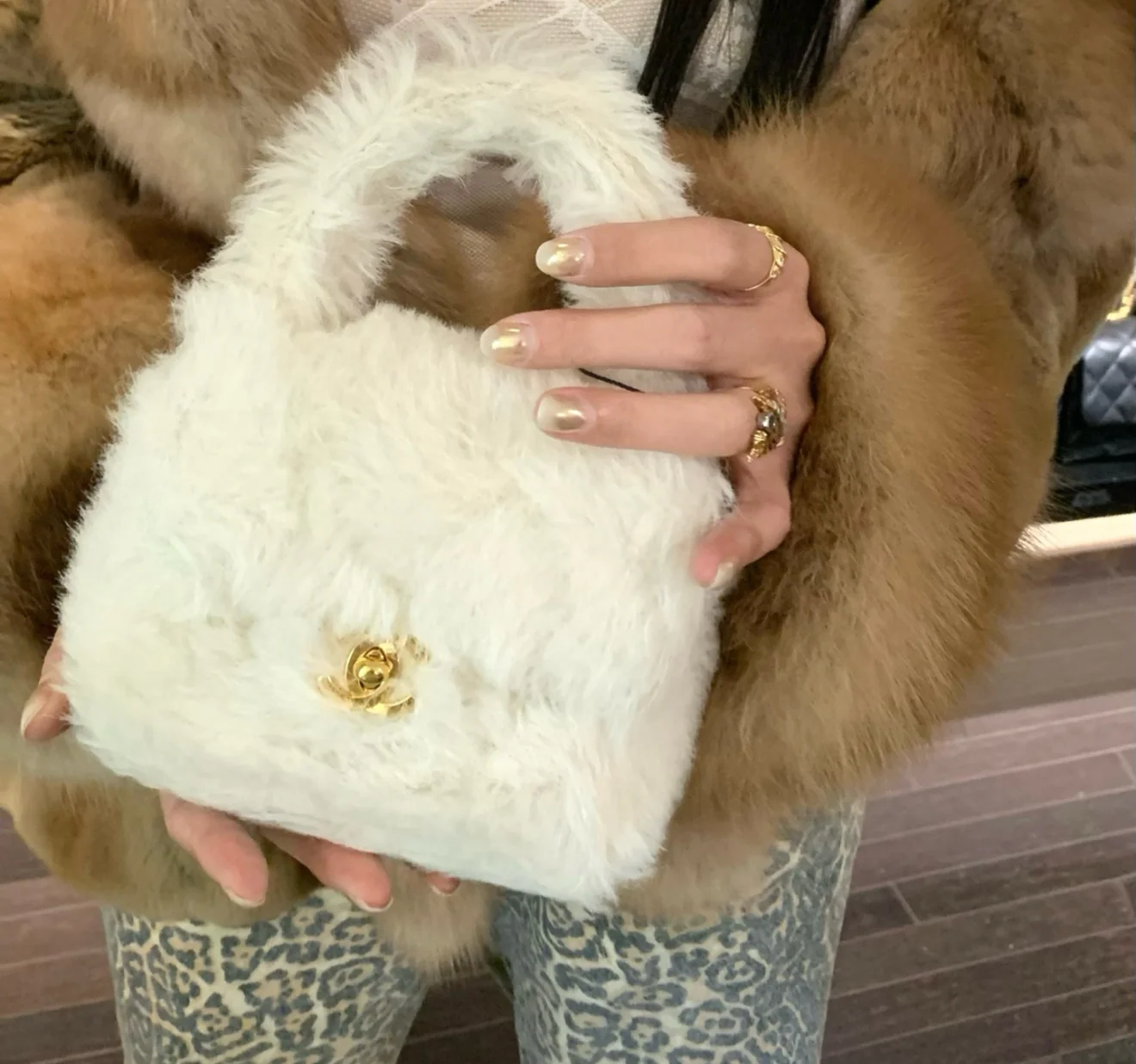 Chanel White Furry Mother-Daughter Bag - Image 3