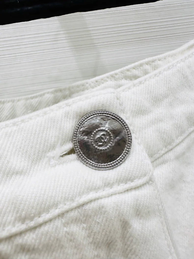 Chanel 25C white jeans - Image 3
