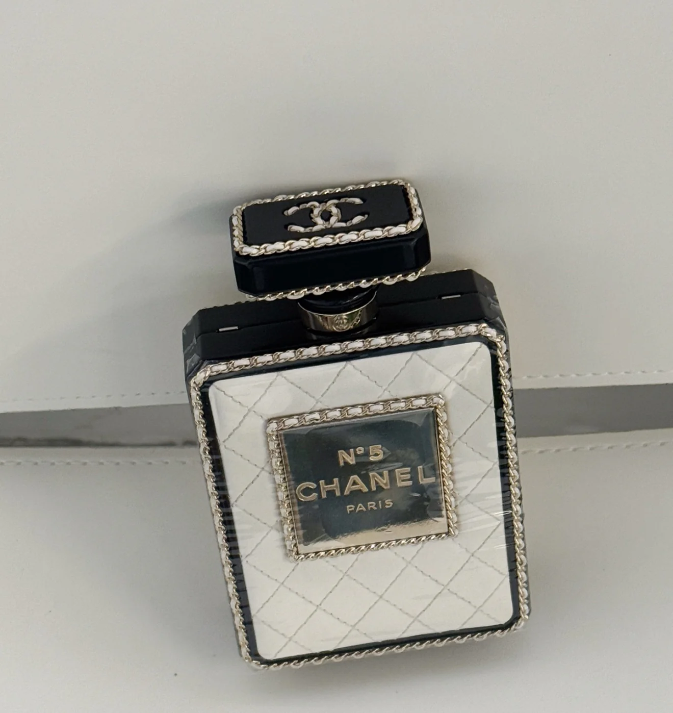 Chanel 22S limited edition White Quilted Leather Perfume Bottle Minaudiere Gold Hardware - Image 3
